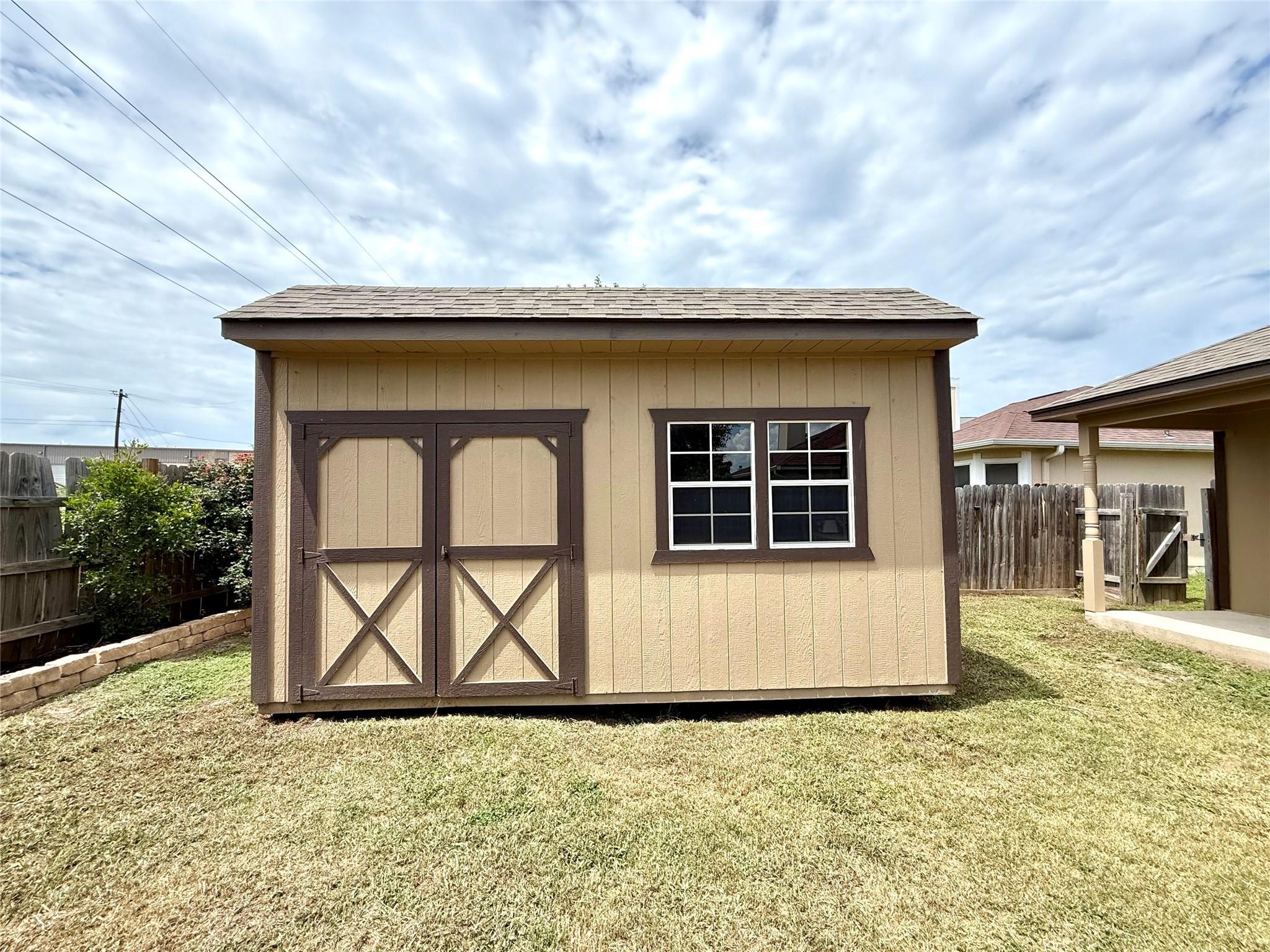 213 Summerside Ave, Lockhart, TX 78644