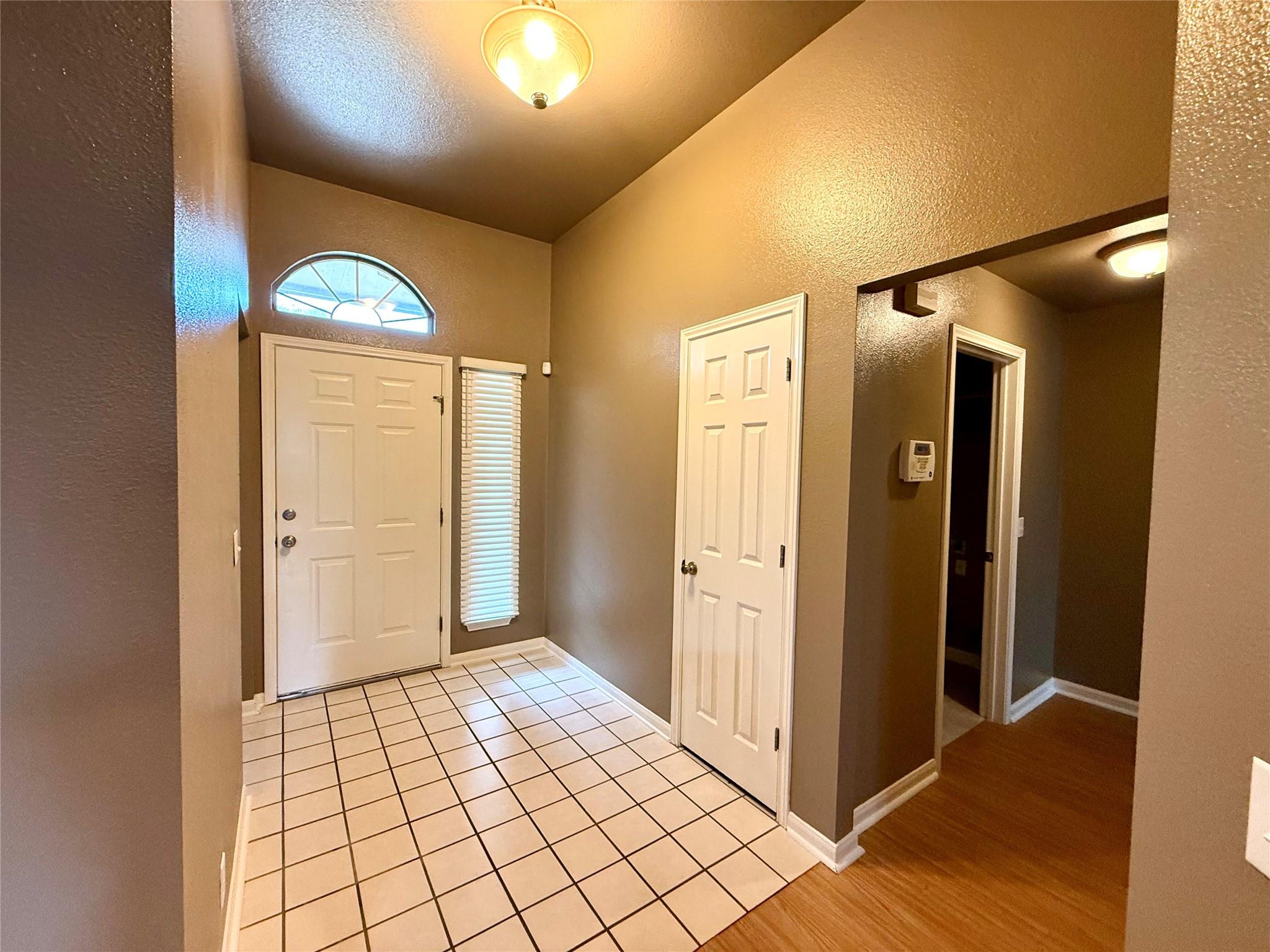 213 Summerside Ave, Lockhart, TX 78644