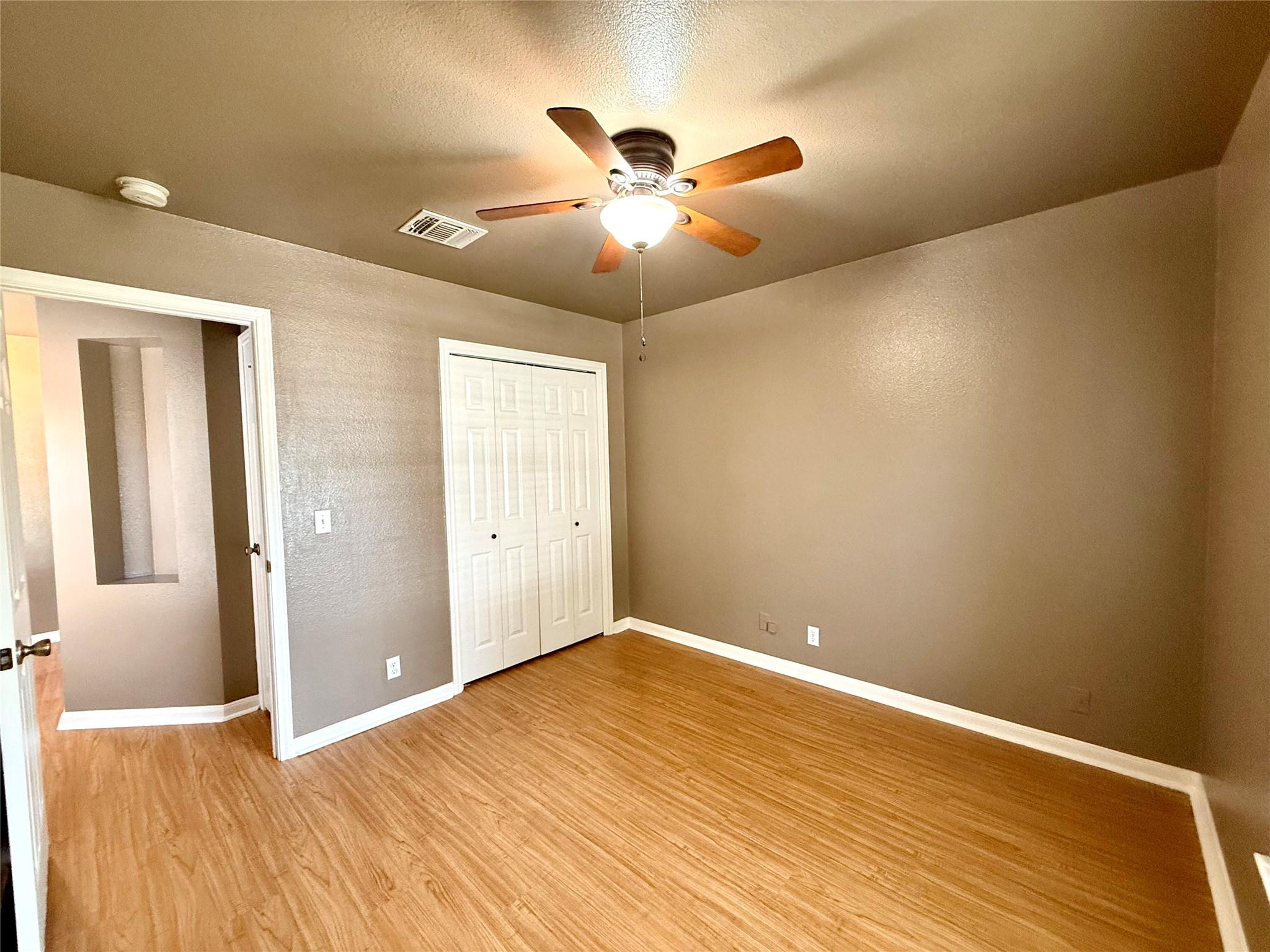 213 Summerside Ave, Lockhart, TX 78644