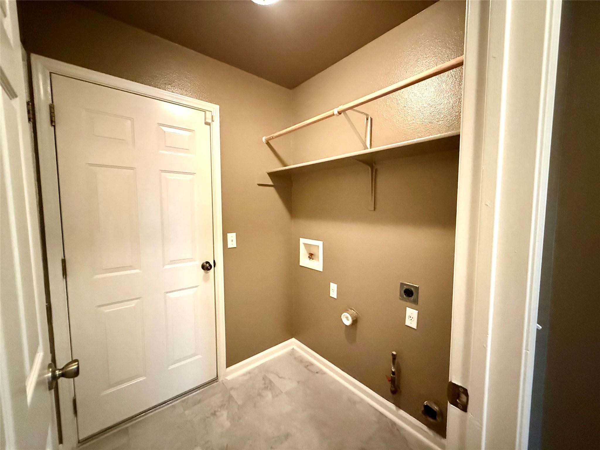 213 Summerside Ave, Lockhart, TX 78644