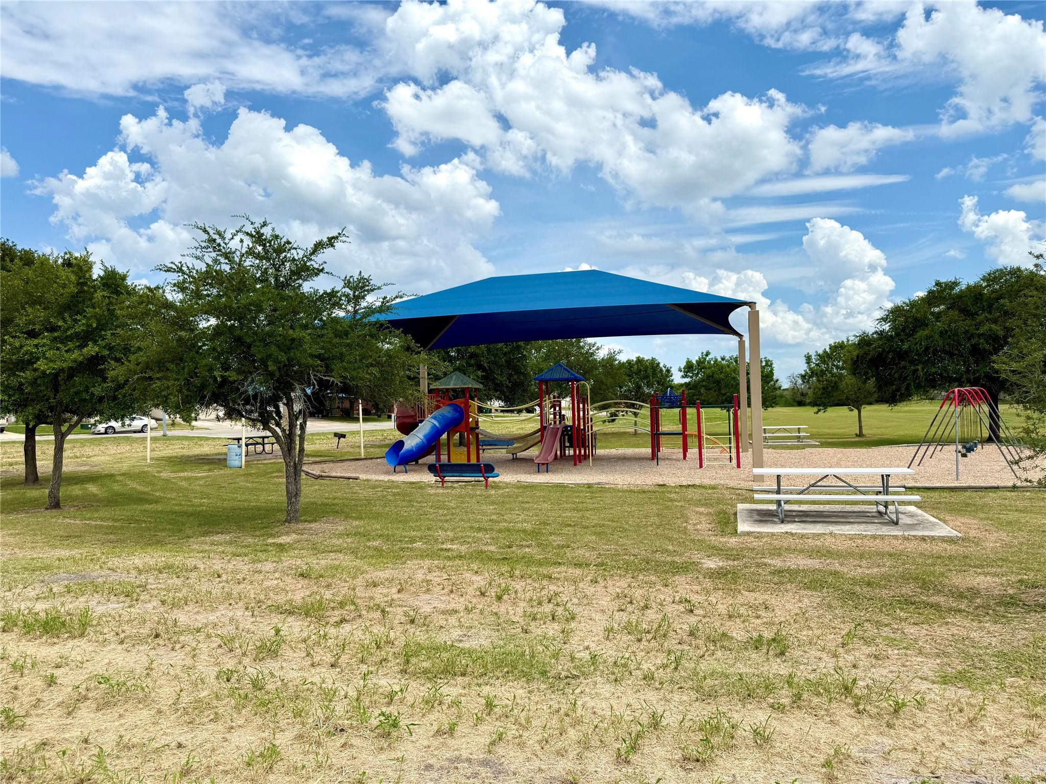 213 Summerside Ave, Lockhart, TX 78644