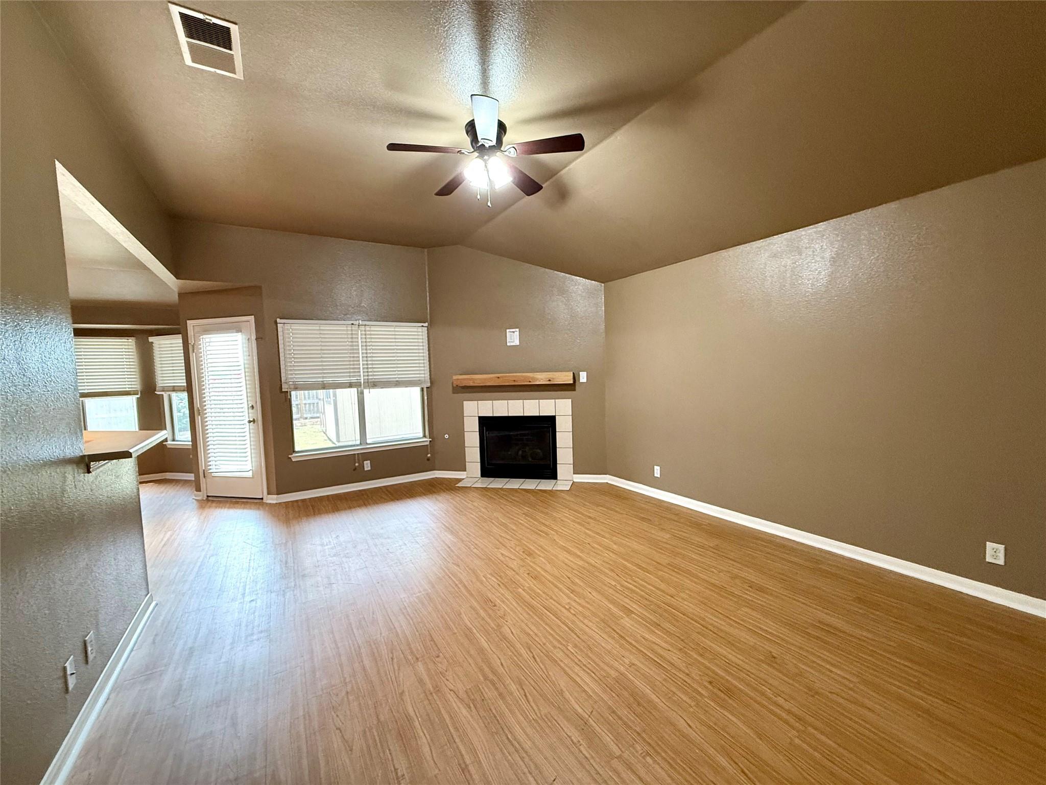 213 Summerside Ave, Lockhart, TX 78644