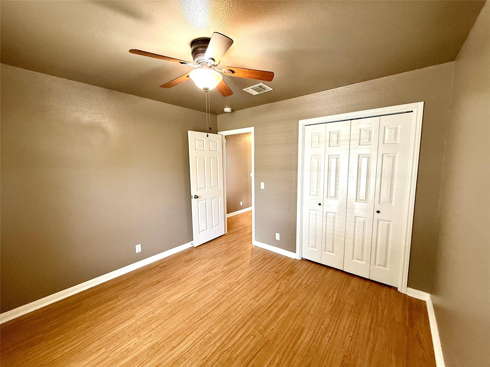 213 Summerside Ave, Lockhart, TX 78644