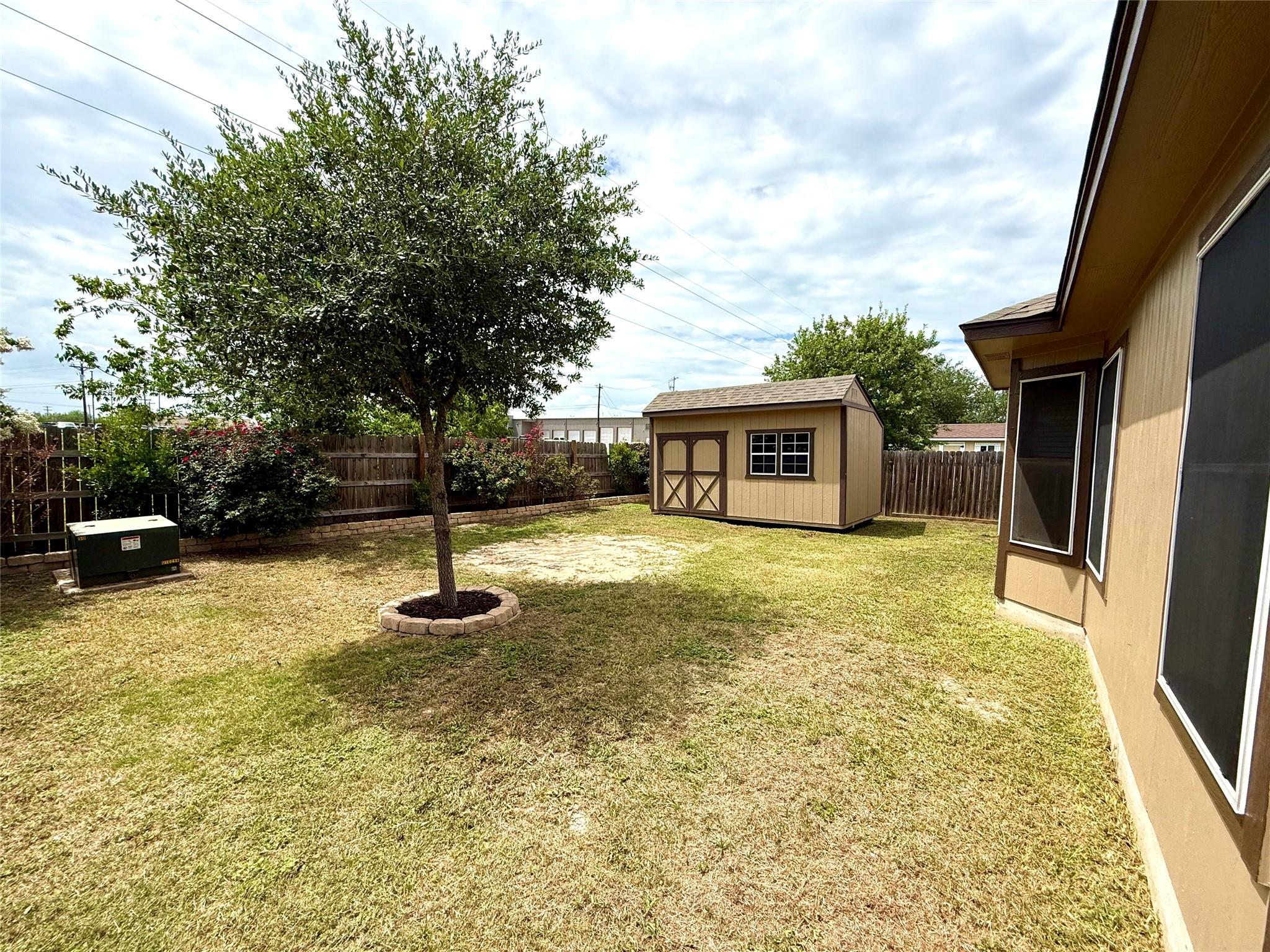 213 Summerside Ave, Lockhart, TX 78644