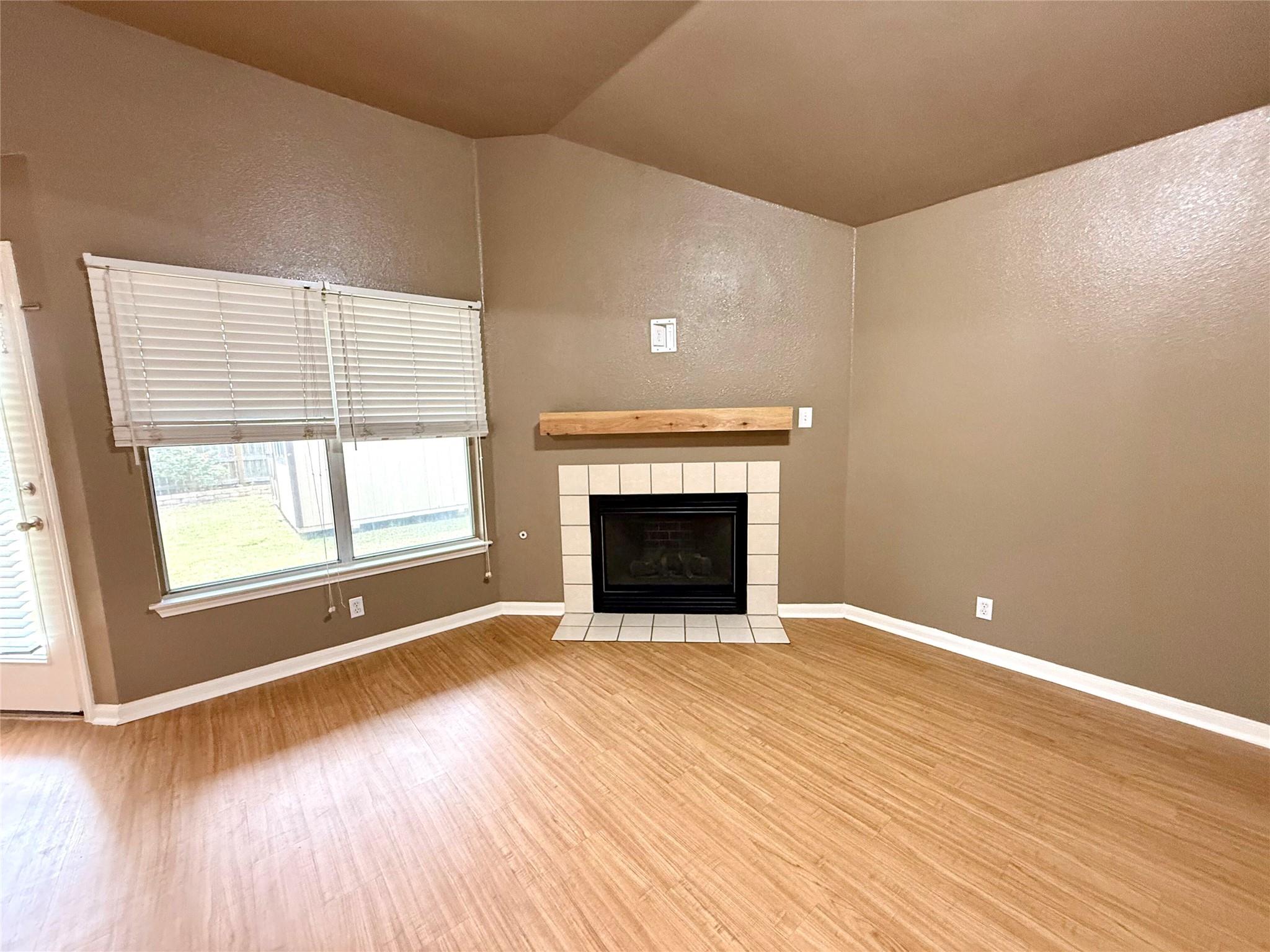 213 Summerside Ave, Lockhart, TX 78644