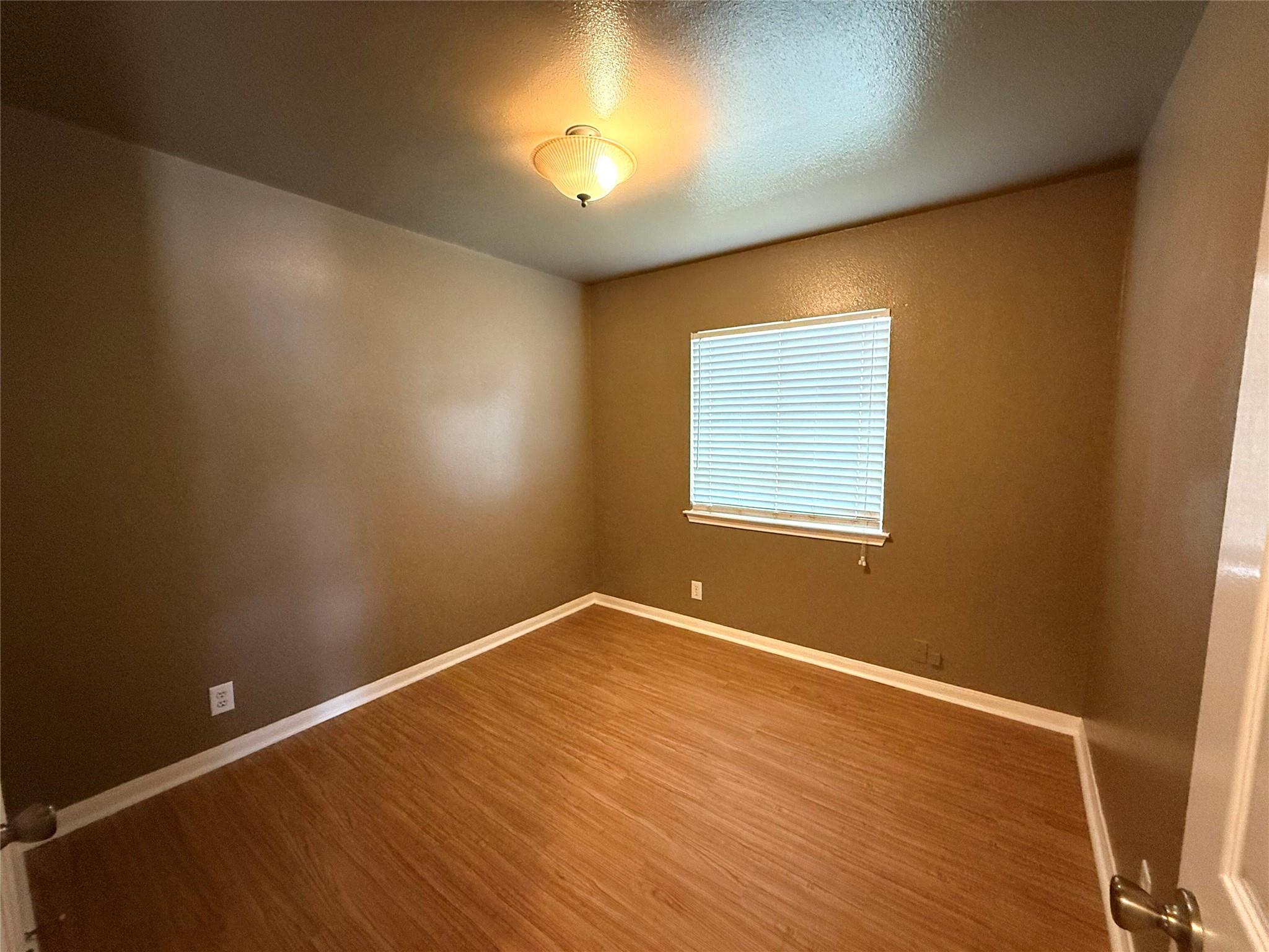 213 Summerside Ave, Lockhart, TX 78644