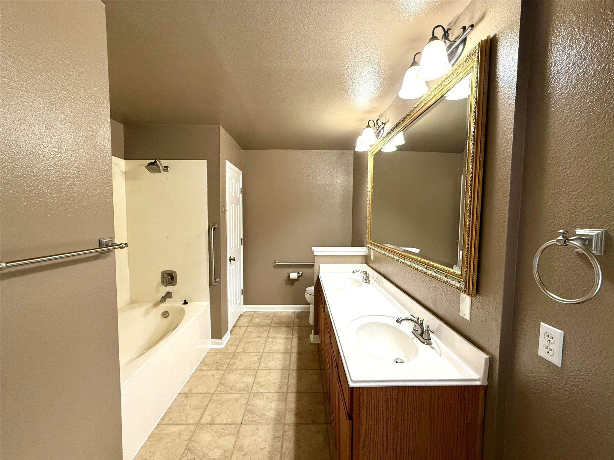 213 Summerside Ave, Lockhart, TX 78644