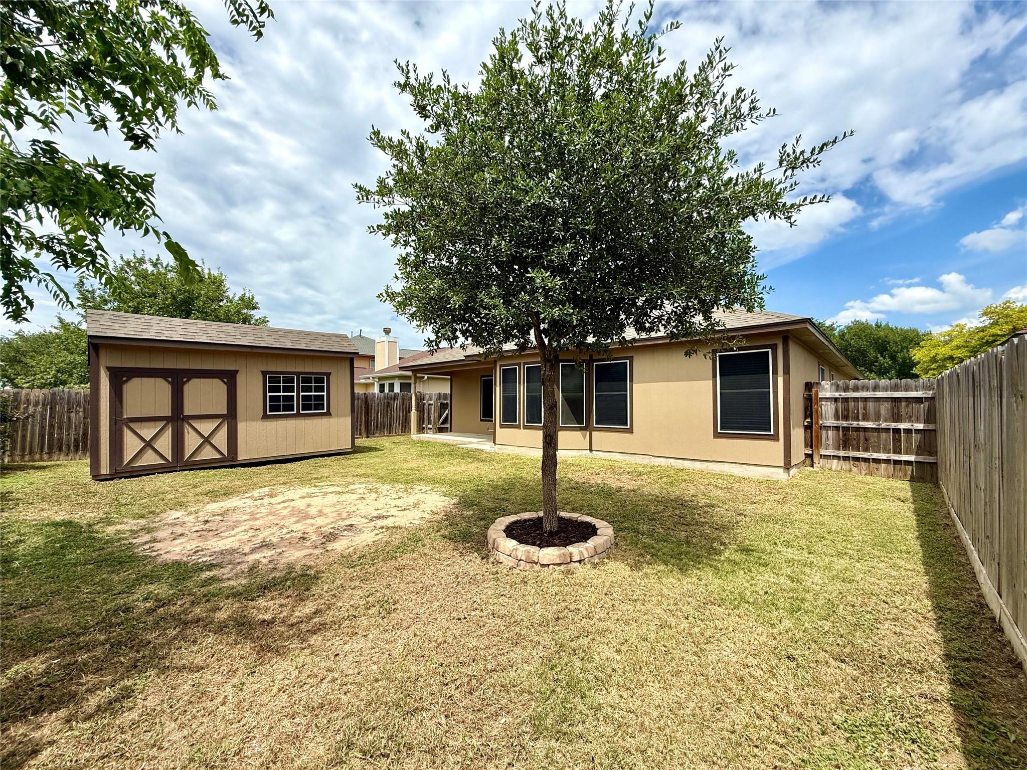 213 Summerside Ave, Lockhart, TX 78644