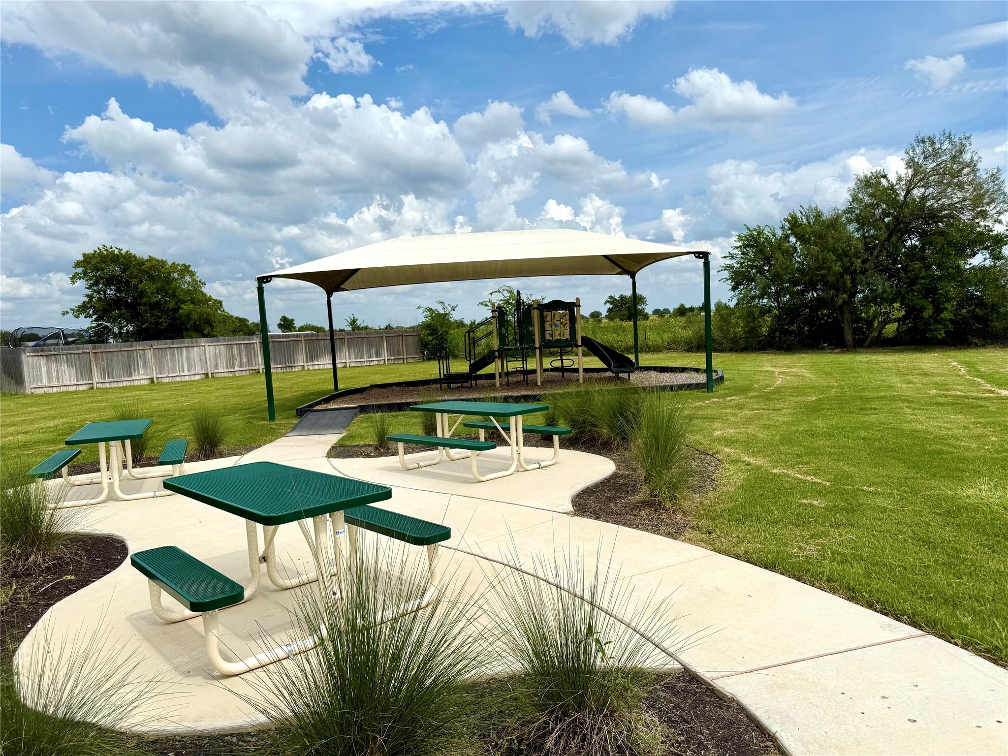 213 Summerside Ave, Lockhart, TX 78644