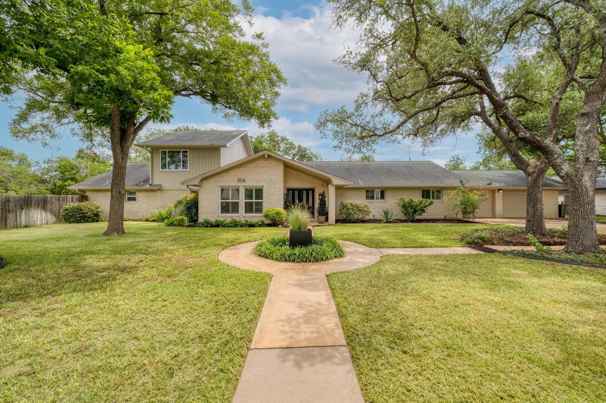 506 Nixon St, Lockhart, TX 78644