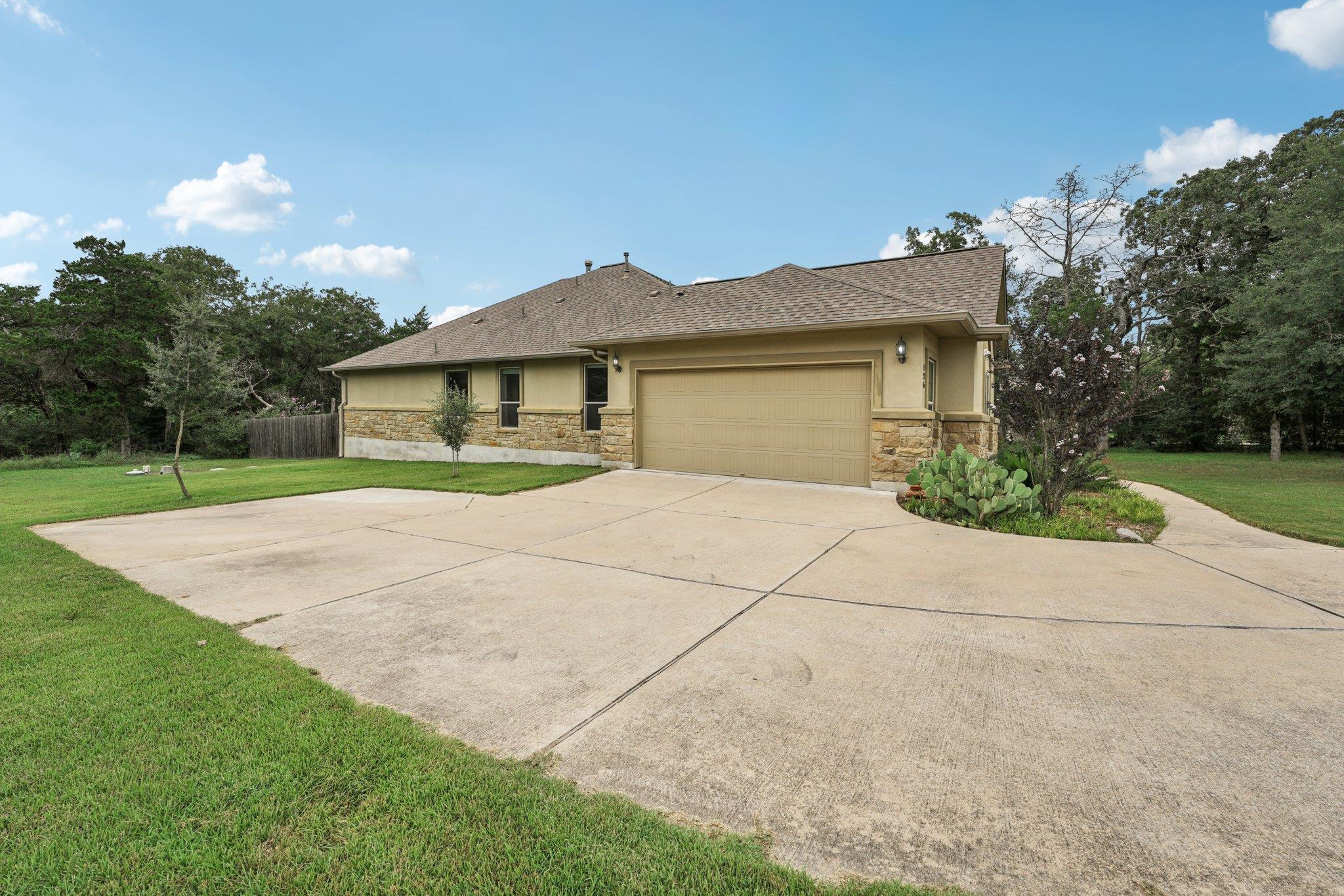 126 Spanish Trl, Bastrop, TX 78602
