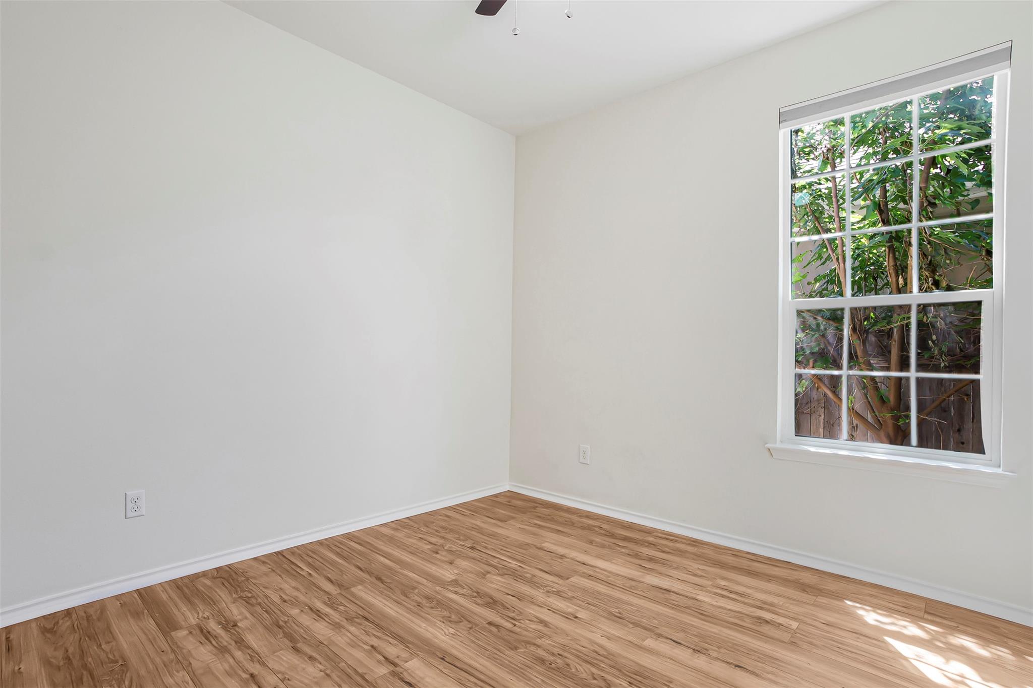 128 Holstein St, Hutto, TX 78634