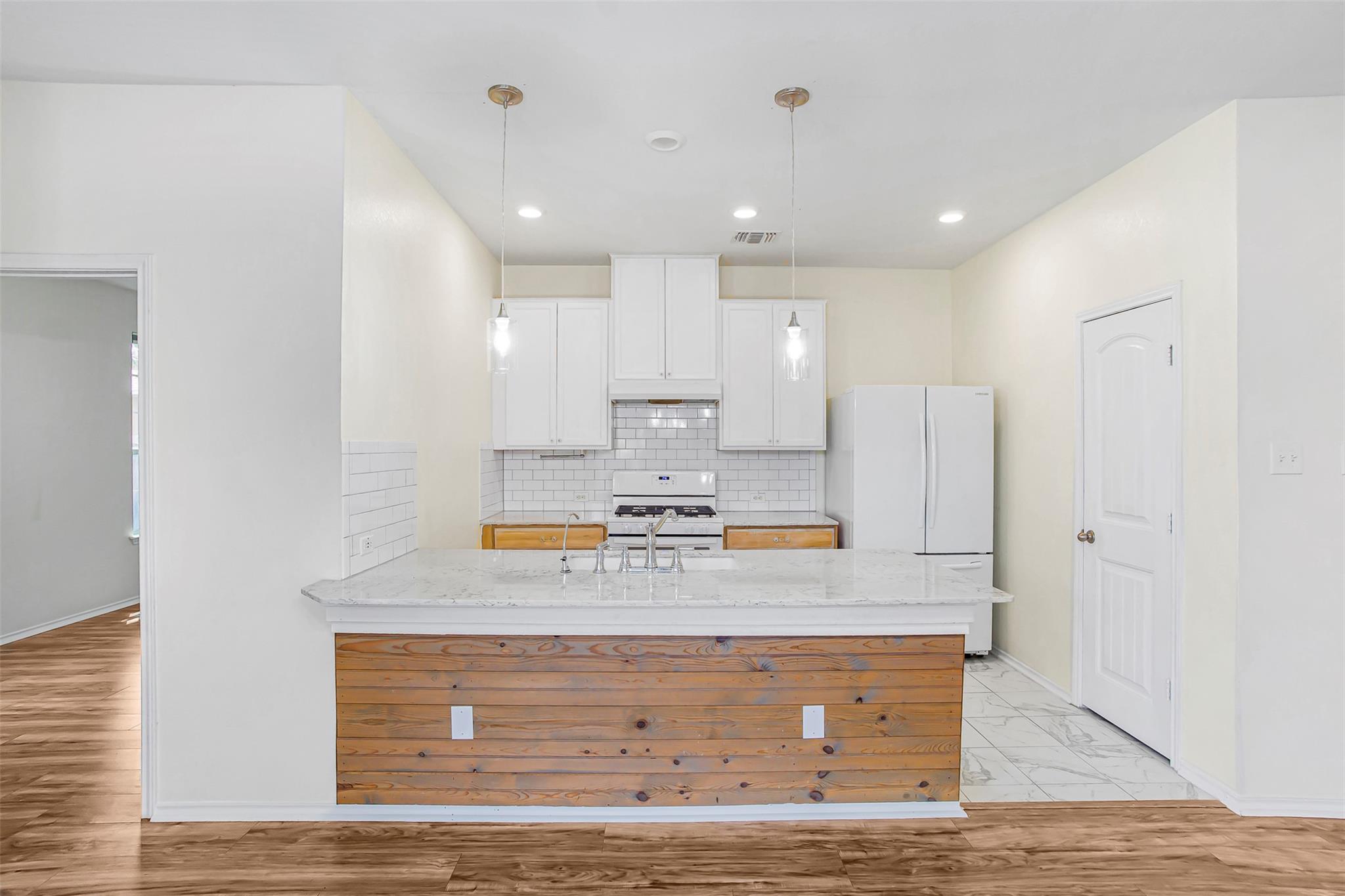 128 Holstein St, Hutto, TX 78634