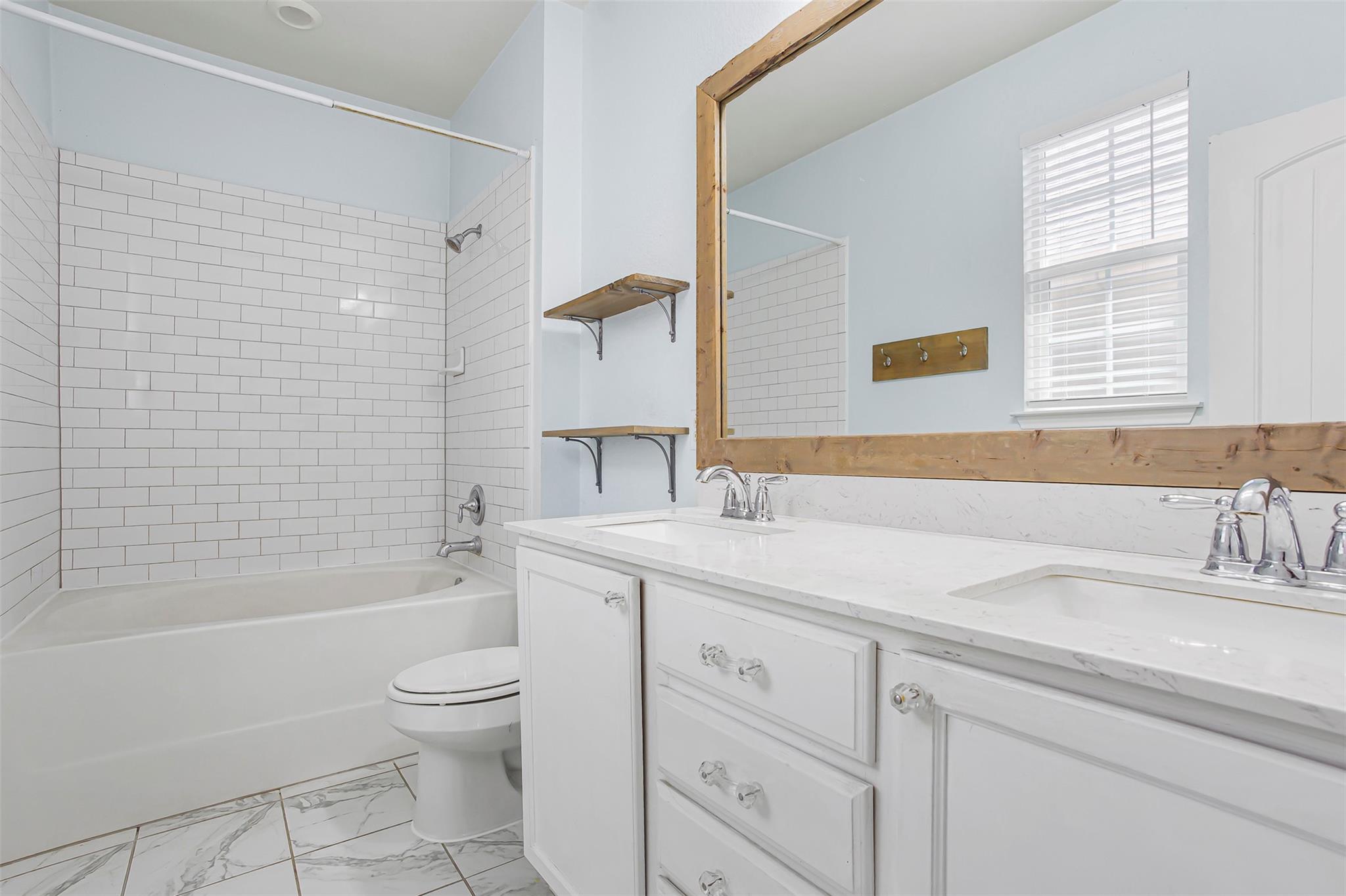 128 Holstein St, Hutto, TX 78634