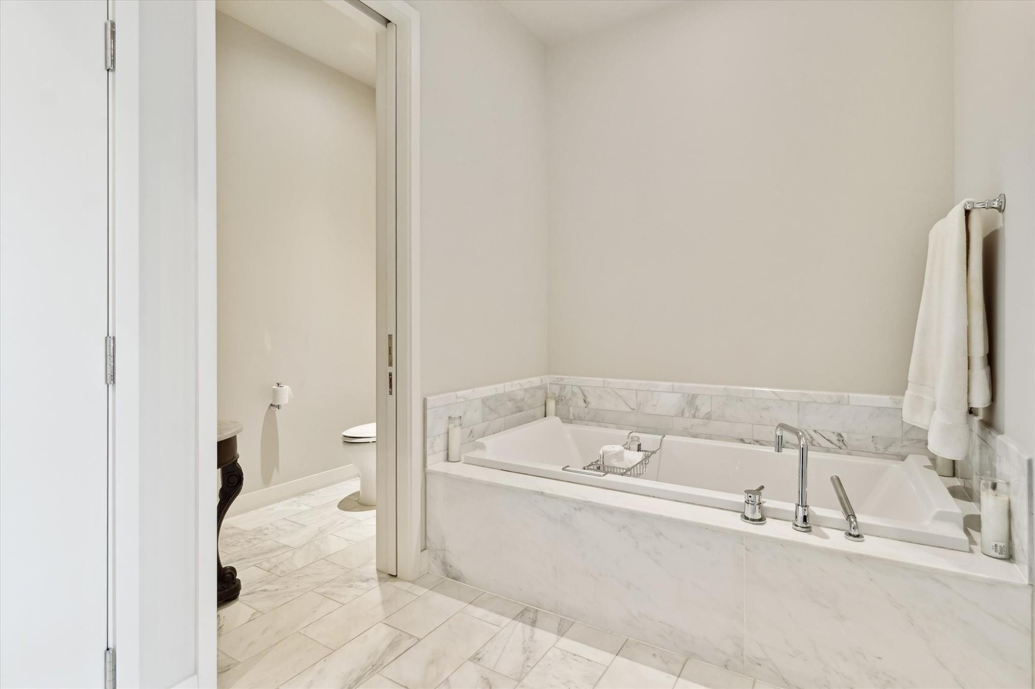 210 Lavaca St # 1802, Austin, TX 78701