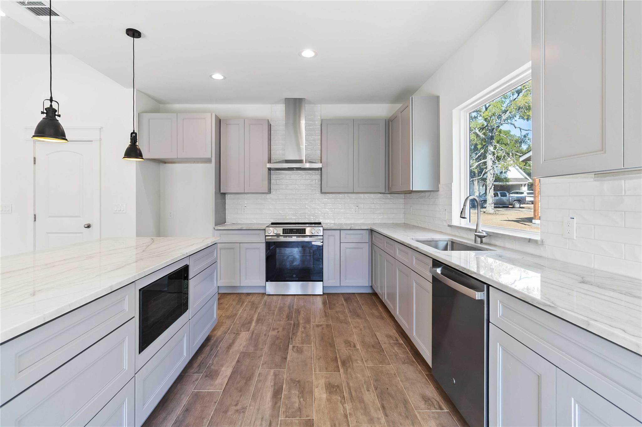 16 Summertime Cir, Wimberley, TX 78676