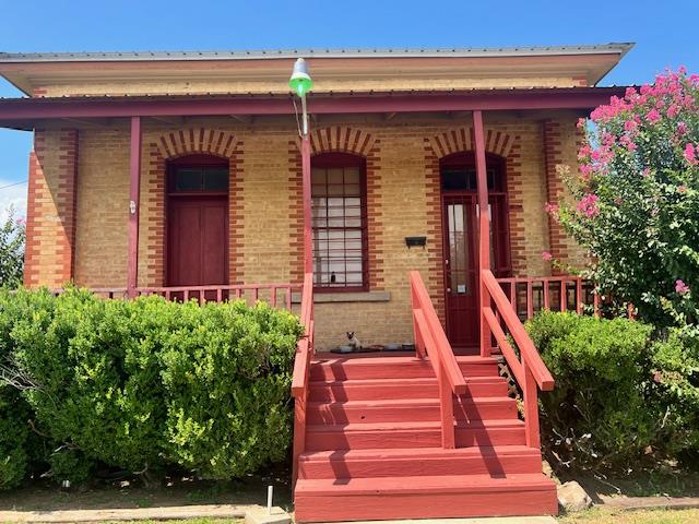 208 SW Texas St, Rockdale, TX 76567