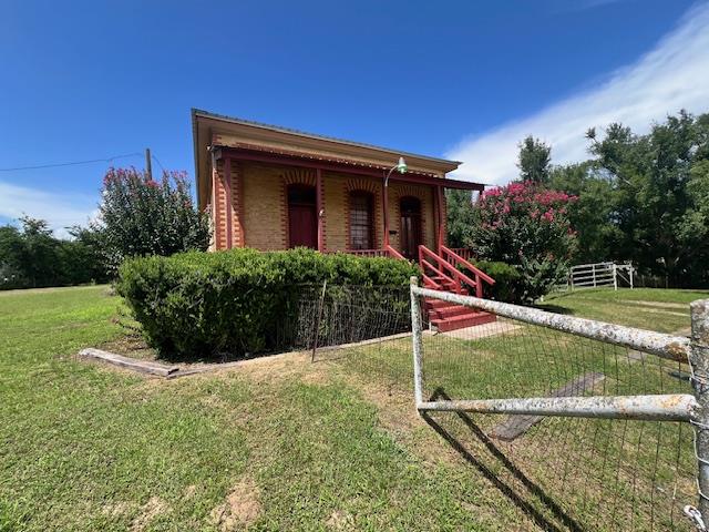 208 SW Texas St, Rockdale, TX 76567