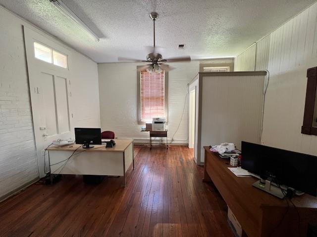 208 SW Texas St, Rockdale, TX 76567