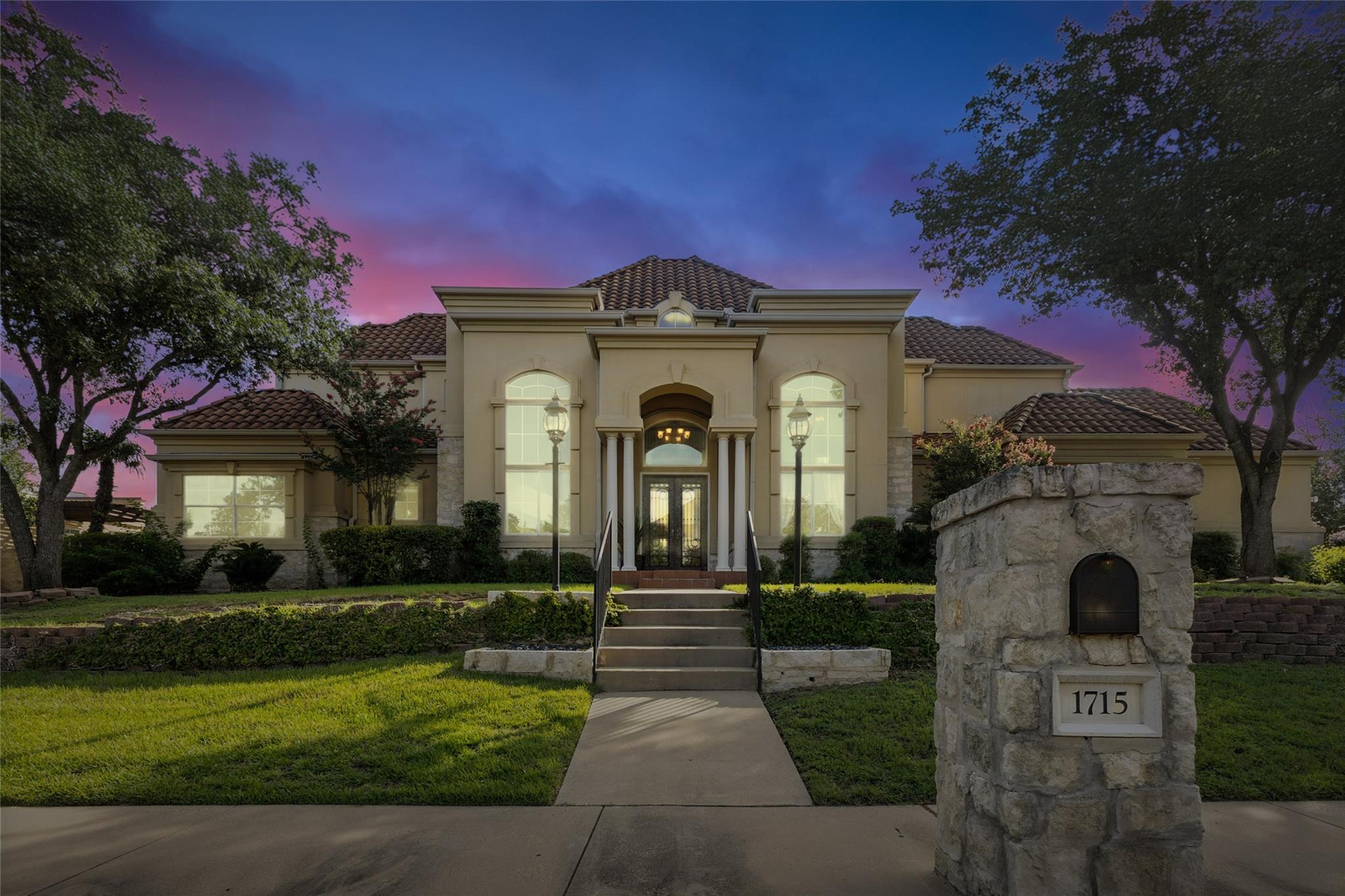 1715 Palisades Pointe Ln, Austin, TX 78738