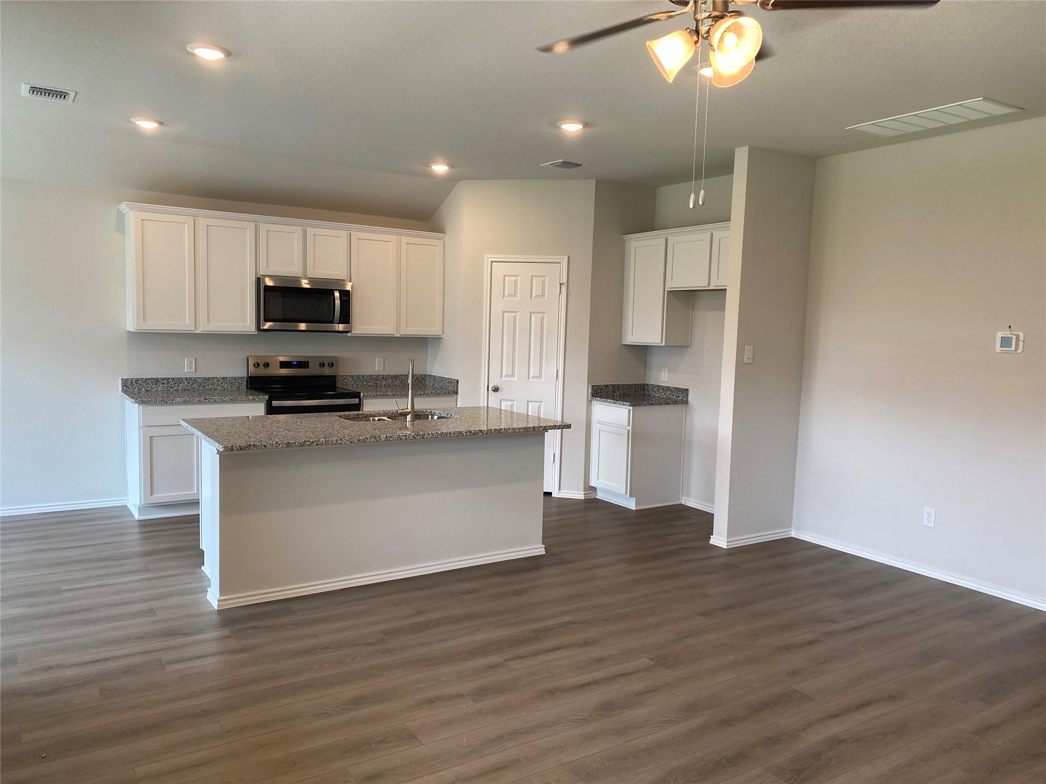 108 Little Green Trl, Jarrell, TX 76537