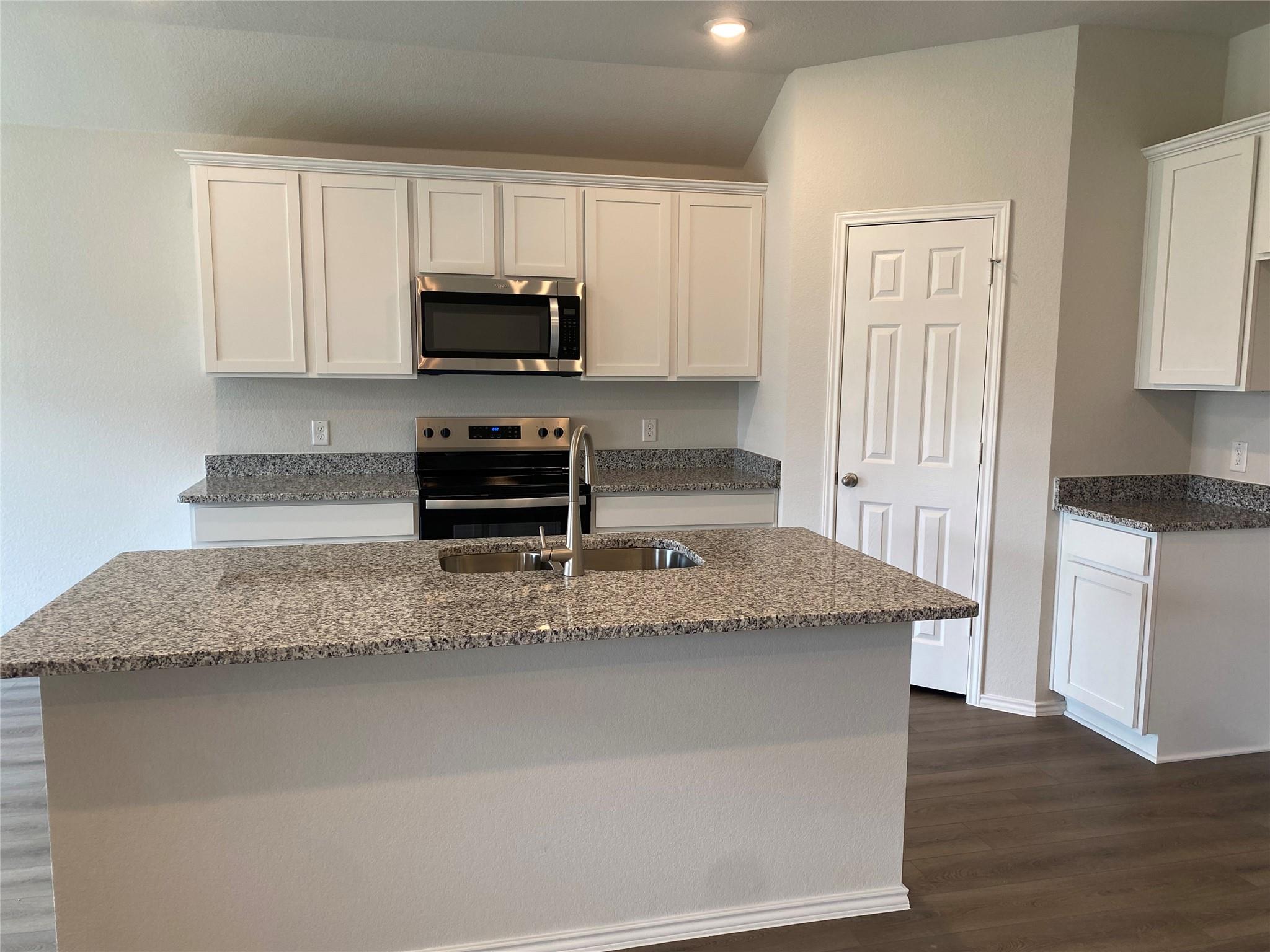 108 Little Green Trl, Jarrell, TX 76537