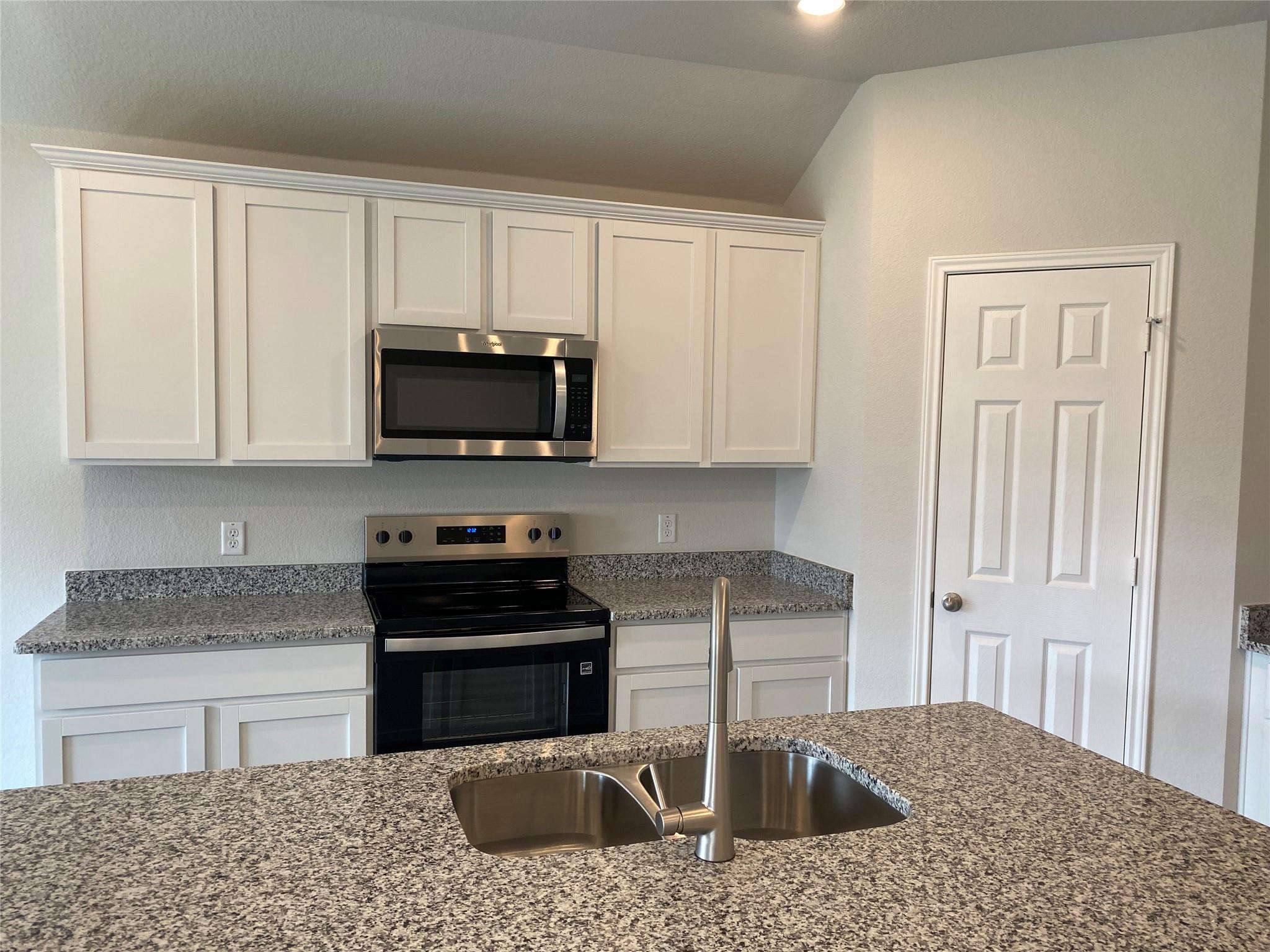 108 Little Green Trl, Jarrell, TX 76537