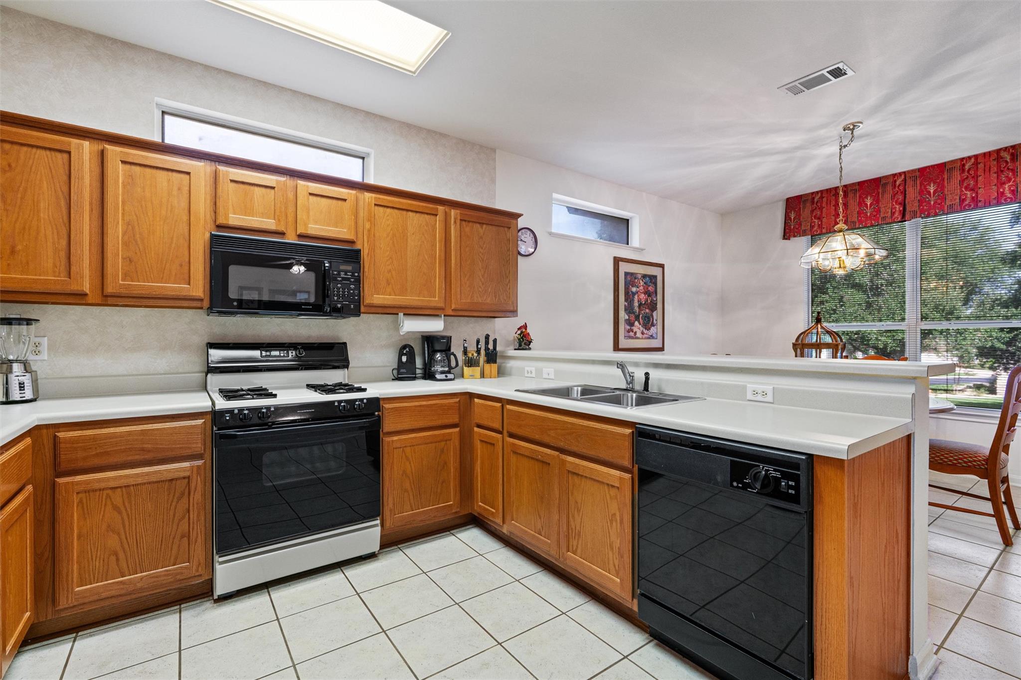 121 Larkspur Ln, Georgetown, TX 78633