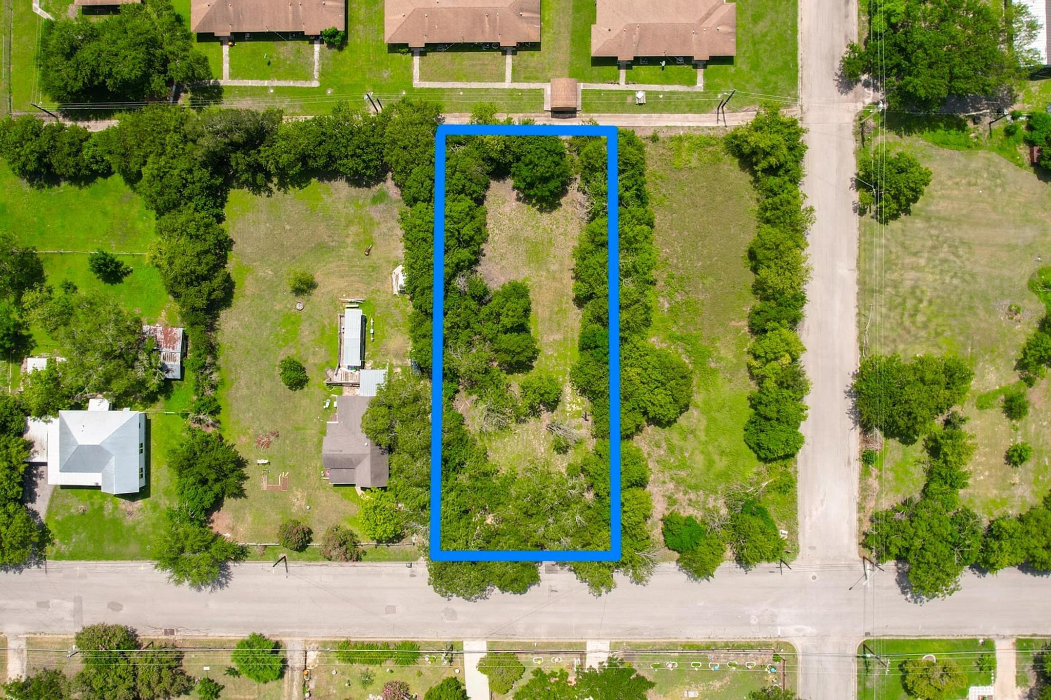 821 Blanco, Lockhart, TX 78644