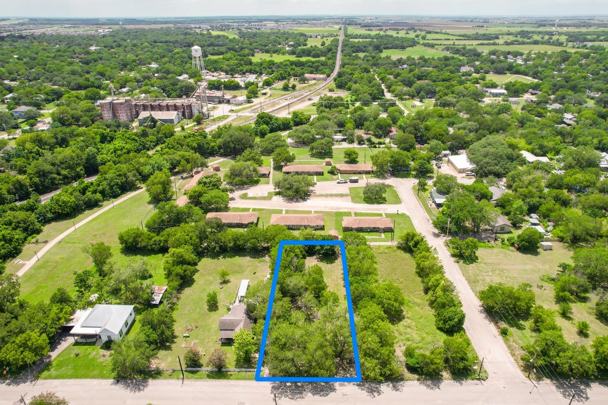 821 Blanco, Lockhart, TX 78644