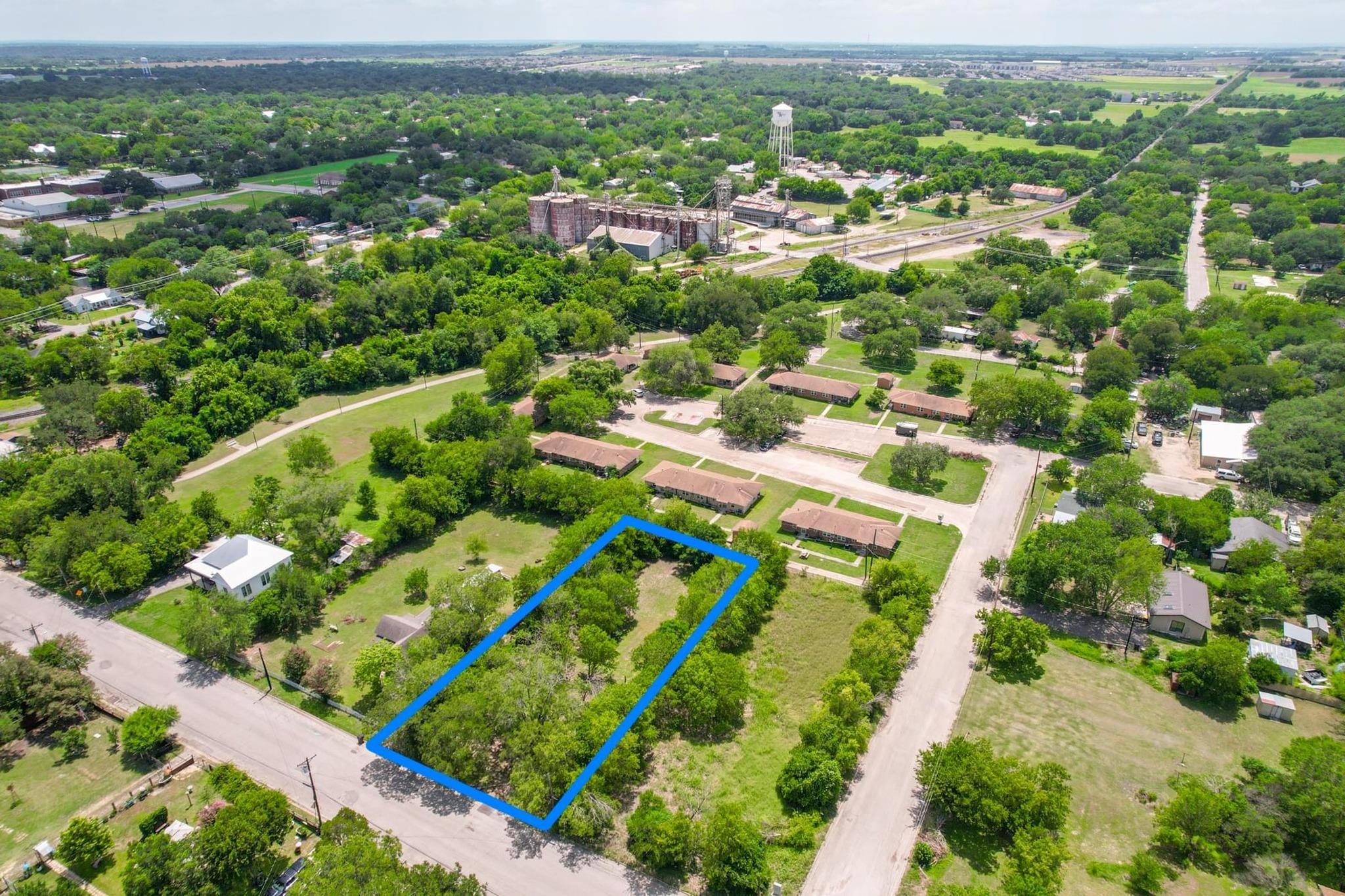 821 Blanco, Lockhart, TX 78644