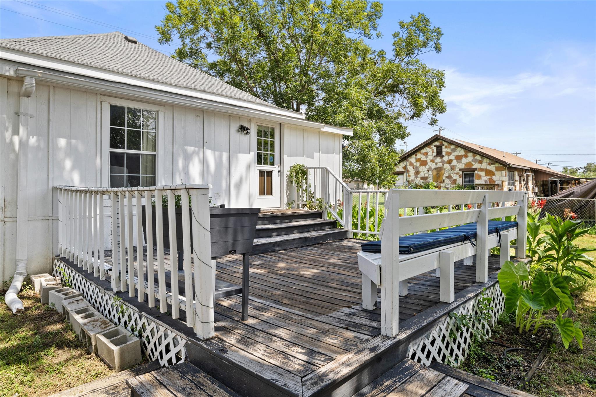 202 Brewster Ave, Florence, TX 76527