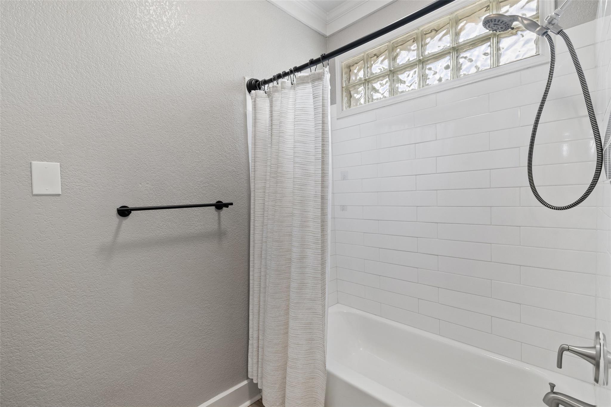 202 Brewster Ave, Florence, TX 76527