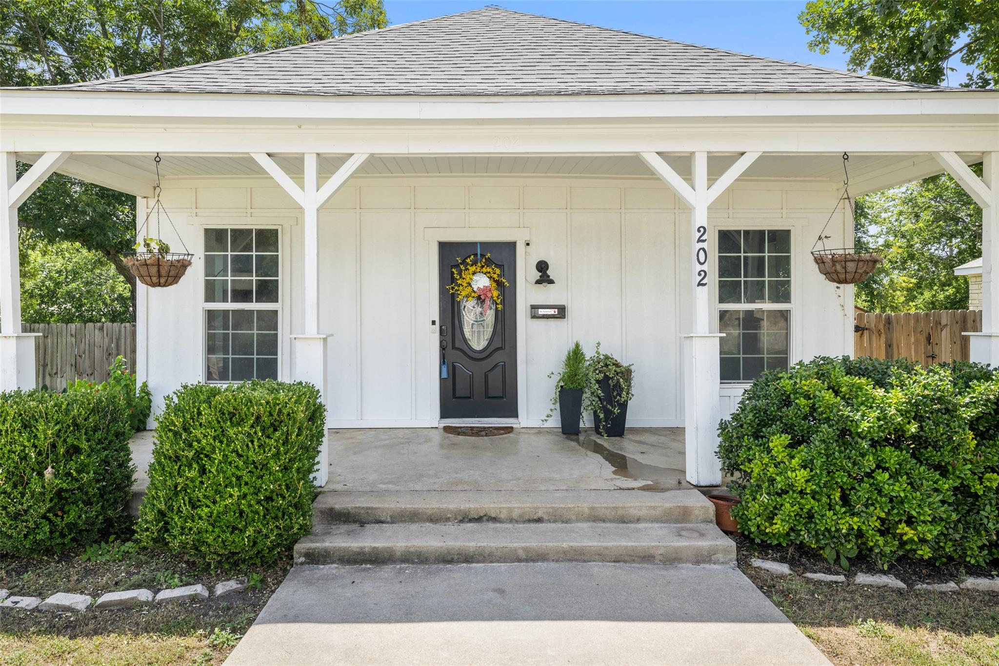 202 Brewster Ave, Florence, TX 76527