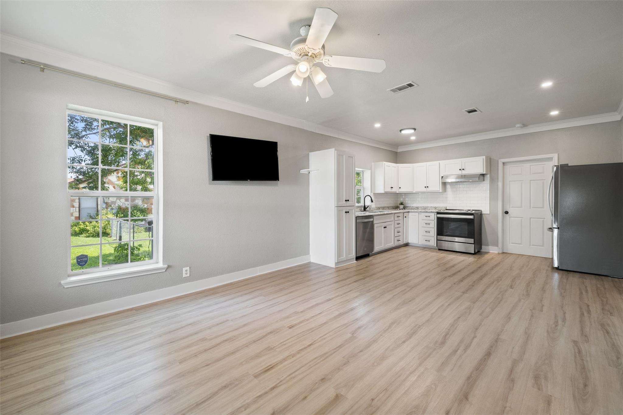 202 Brewster Ave, Florence, TX 76527