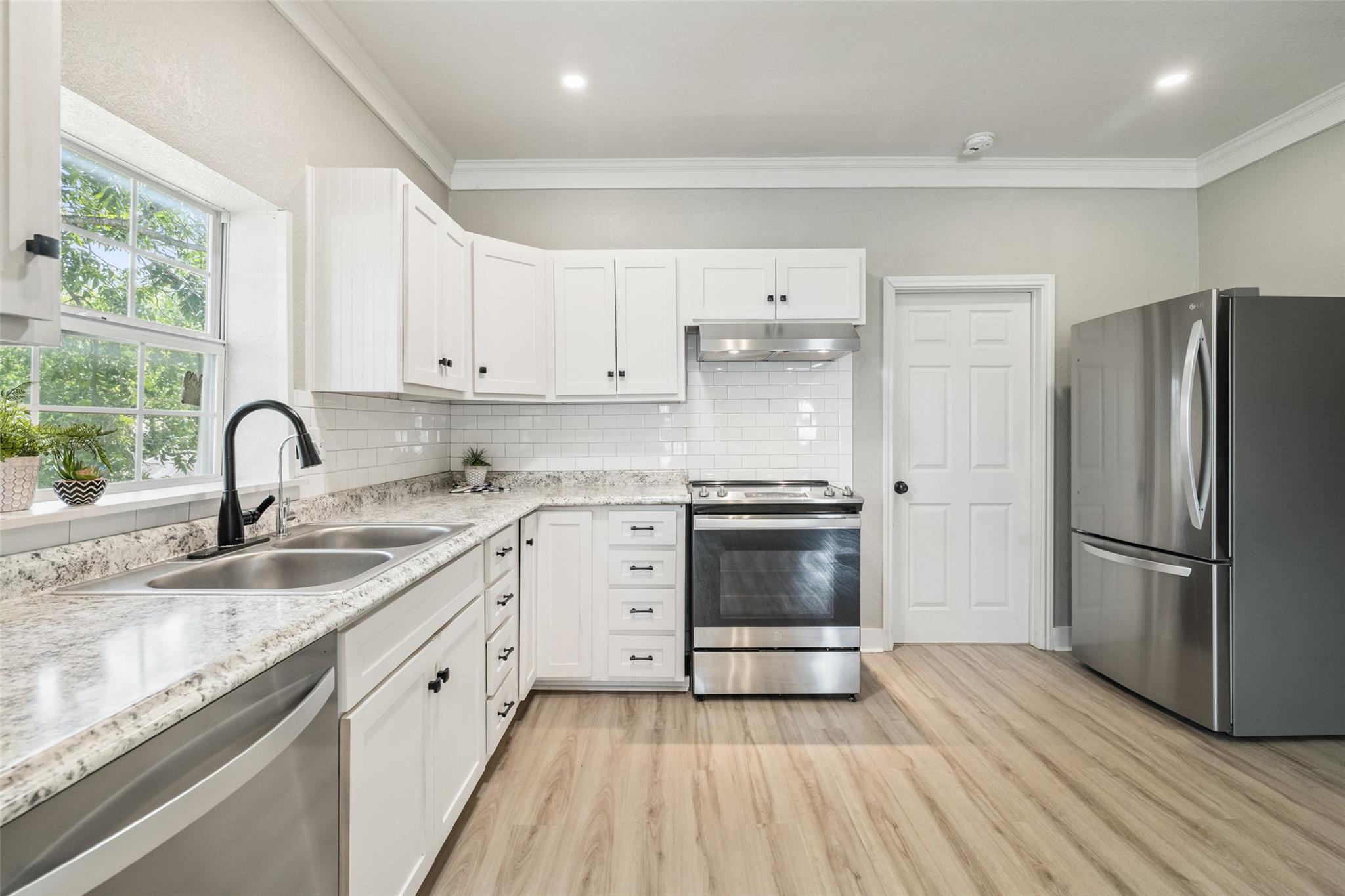 202 Brewster Ave, Florence, TX 76527