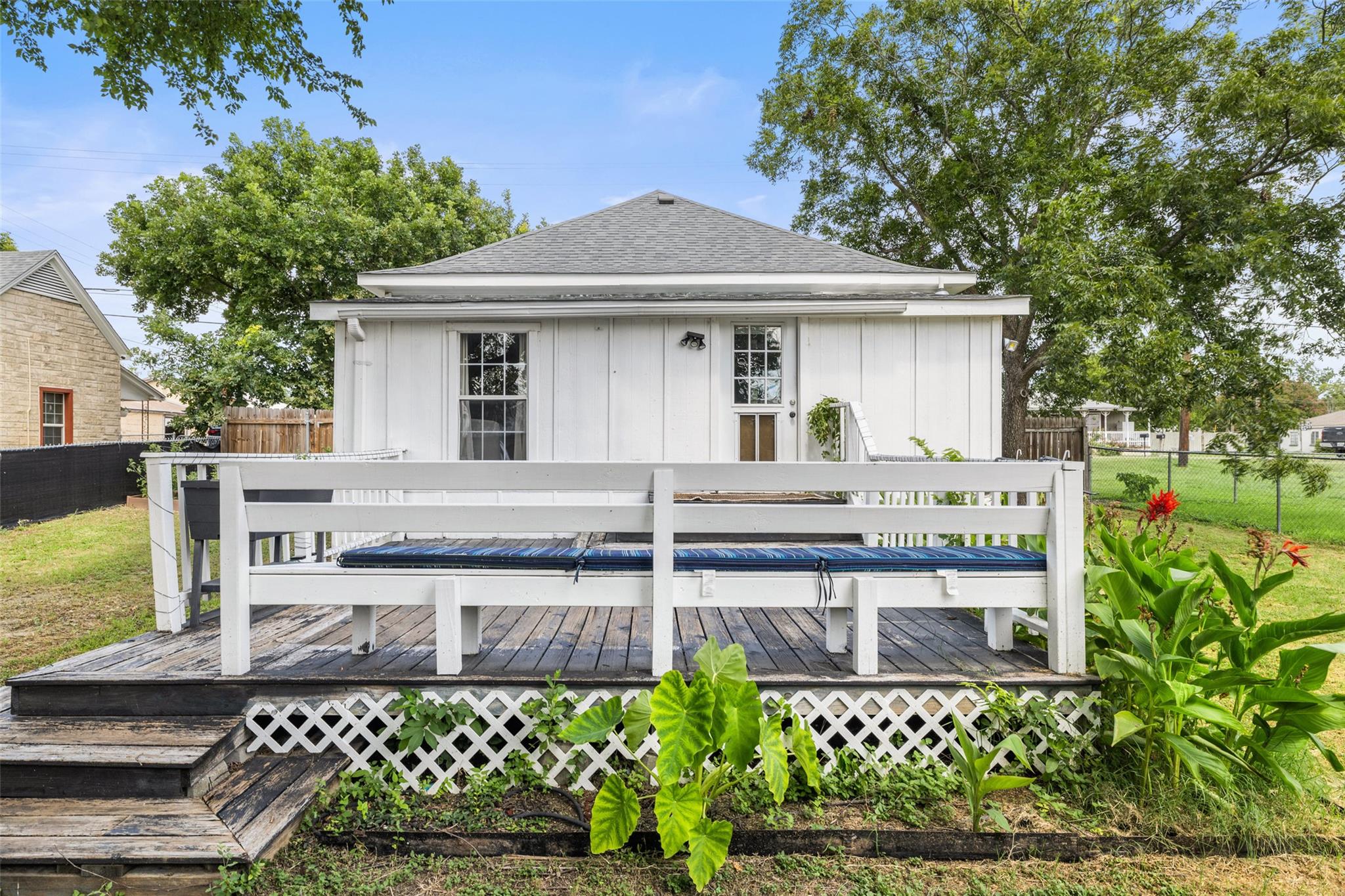 202 Brewster Ave, Florence, TX 76527