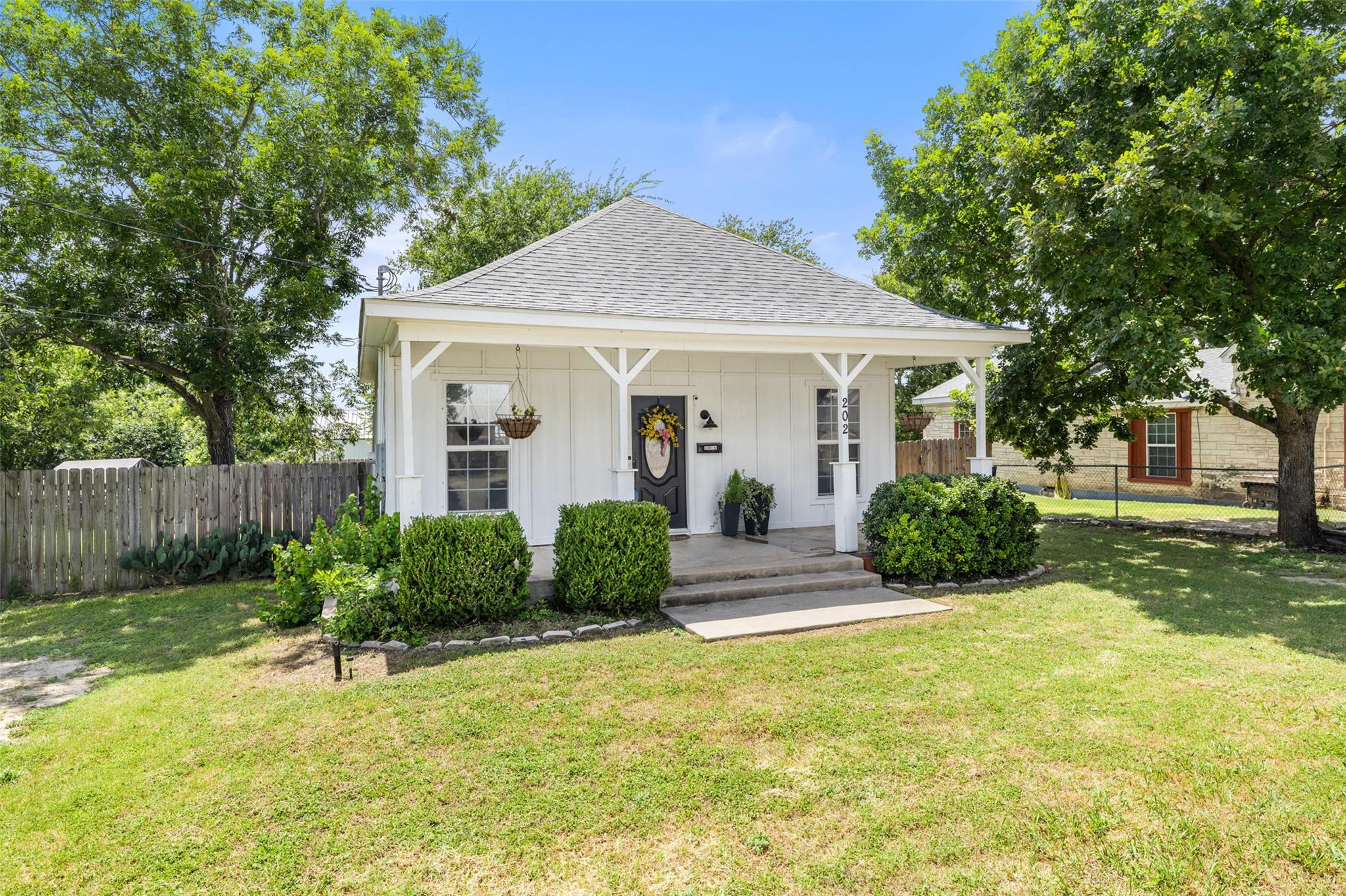 202 Brewster Ave, Florence, TX 76527