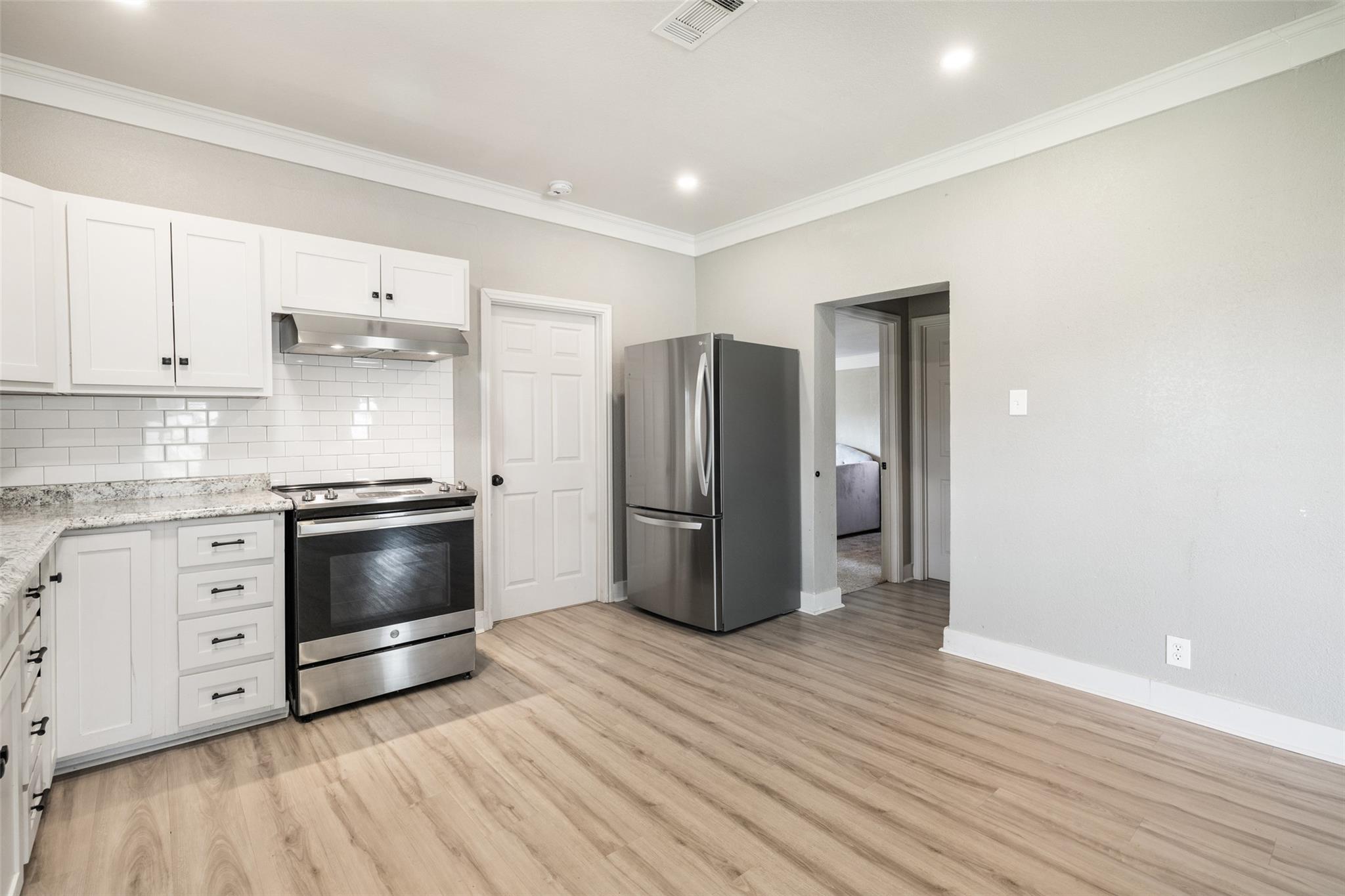 202 Brewster Ave, Florence, TX 76527