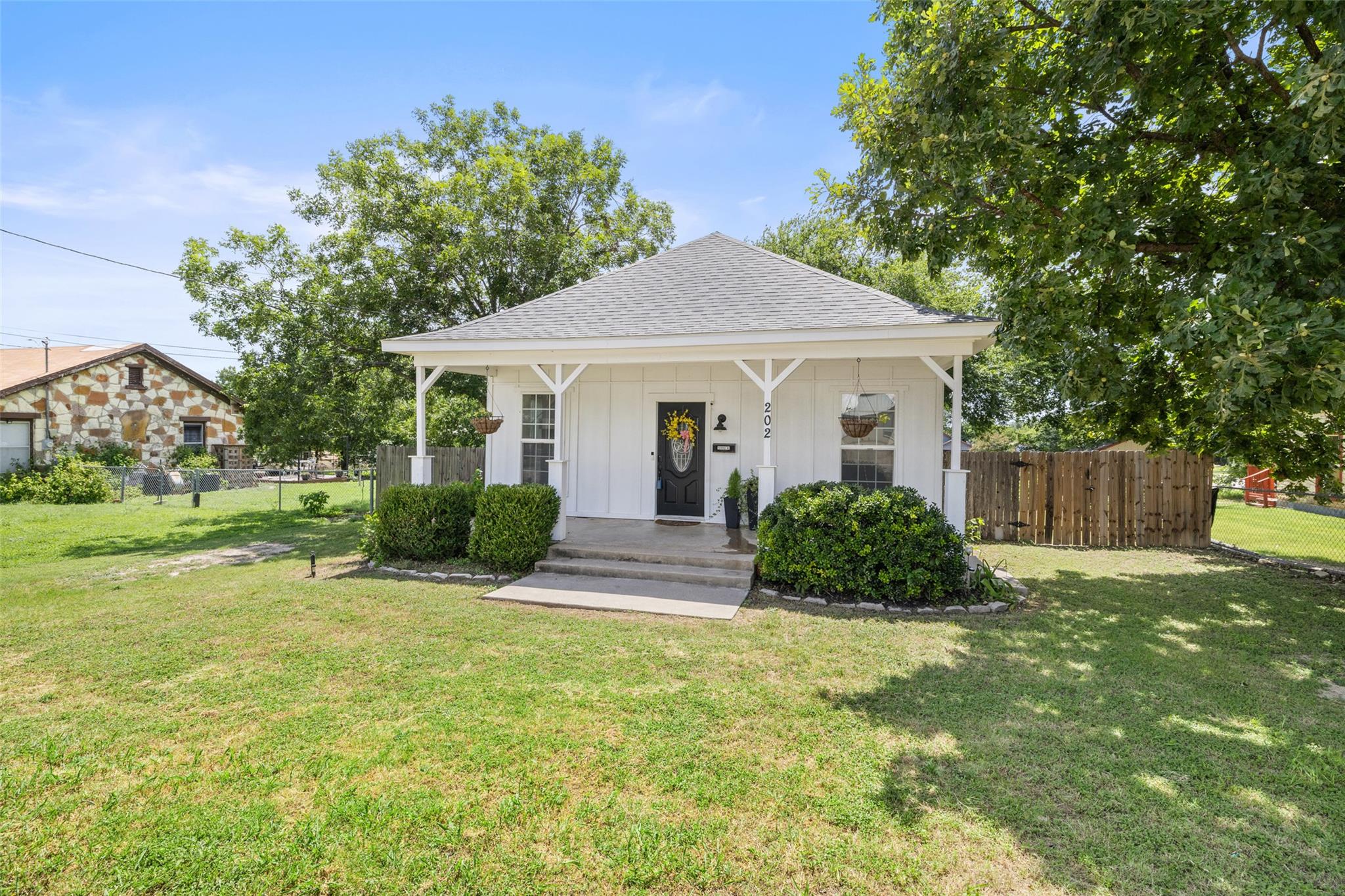 202 Brewster Ave, Florence, TX 76527