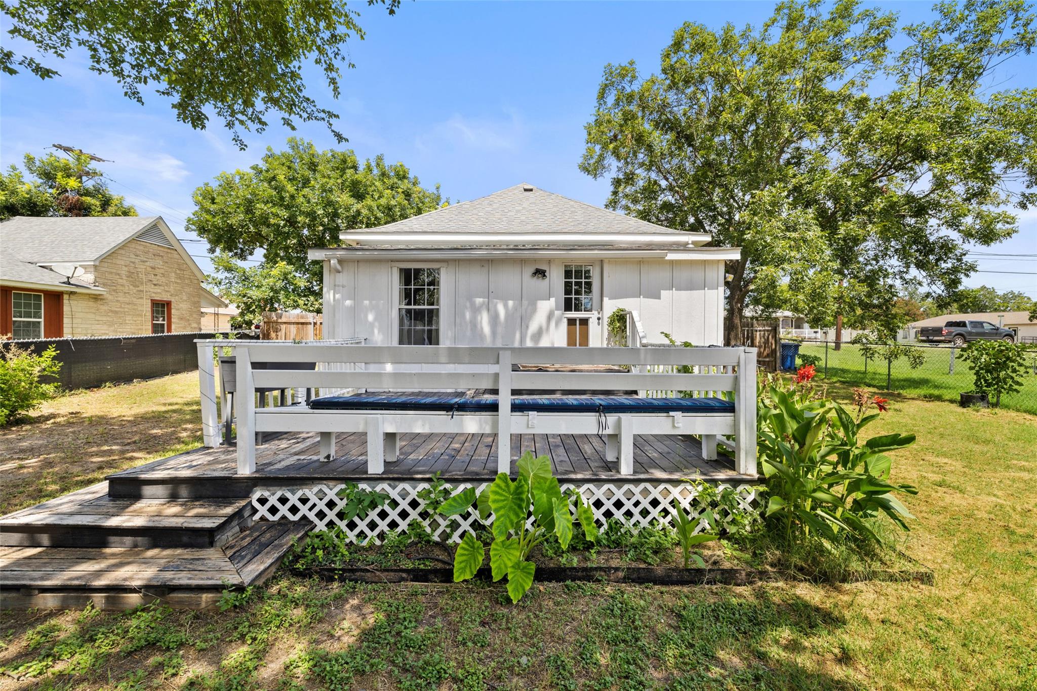 202 Brewster Ave, Florence, TX 76527