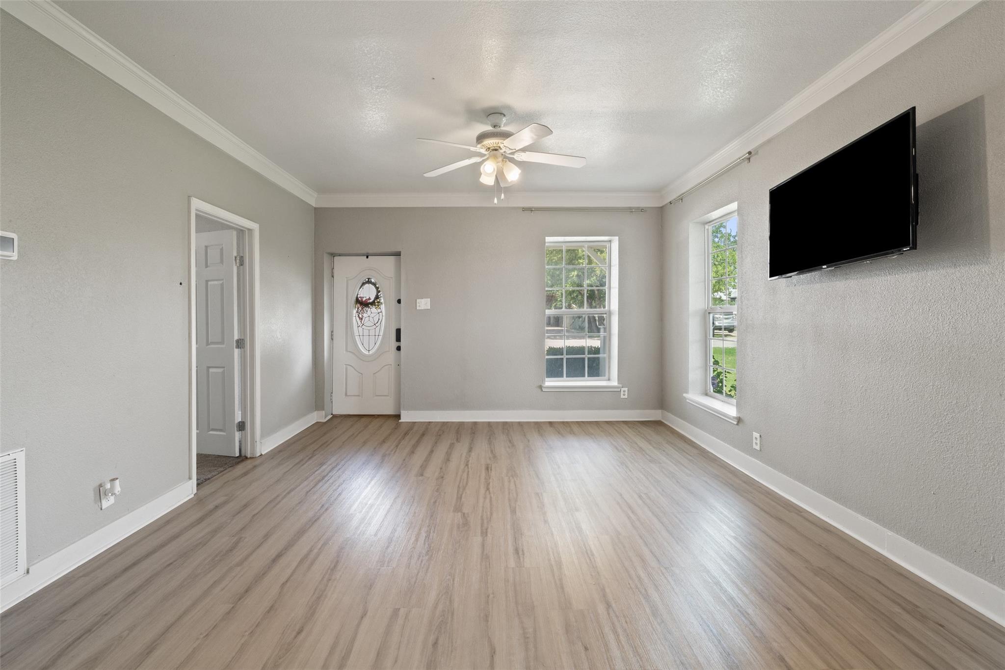 202 Brewster Ave, Florence, TX 76527