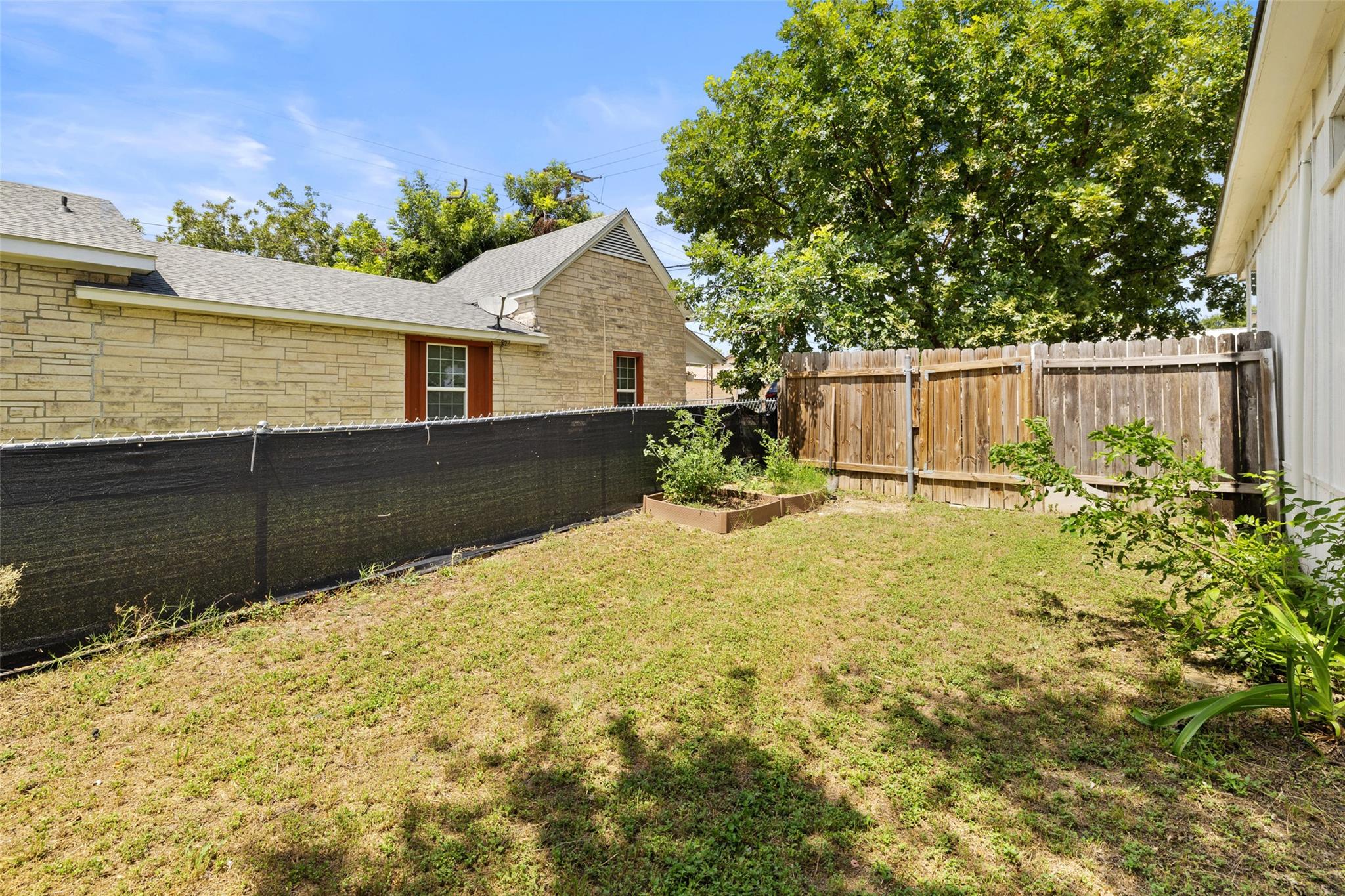 202 Brewster Ave, Florence, TX 76527