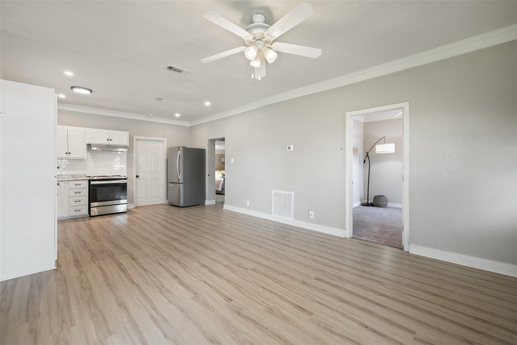 202 Brewster Ave, Florence, TX 76527