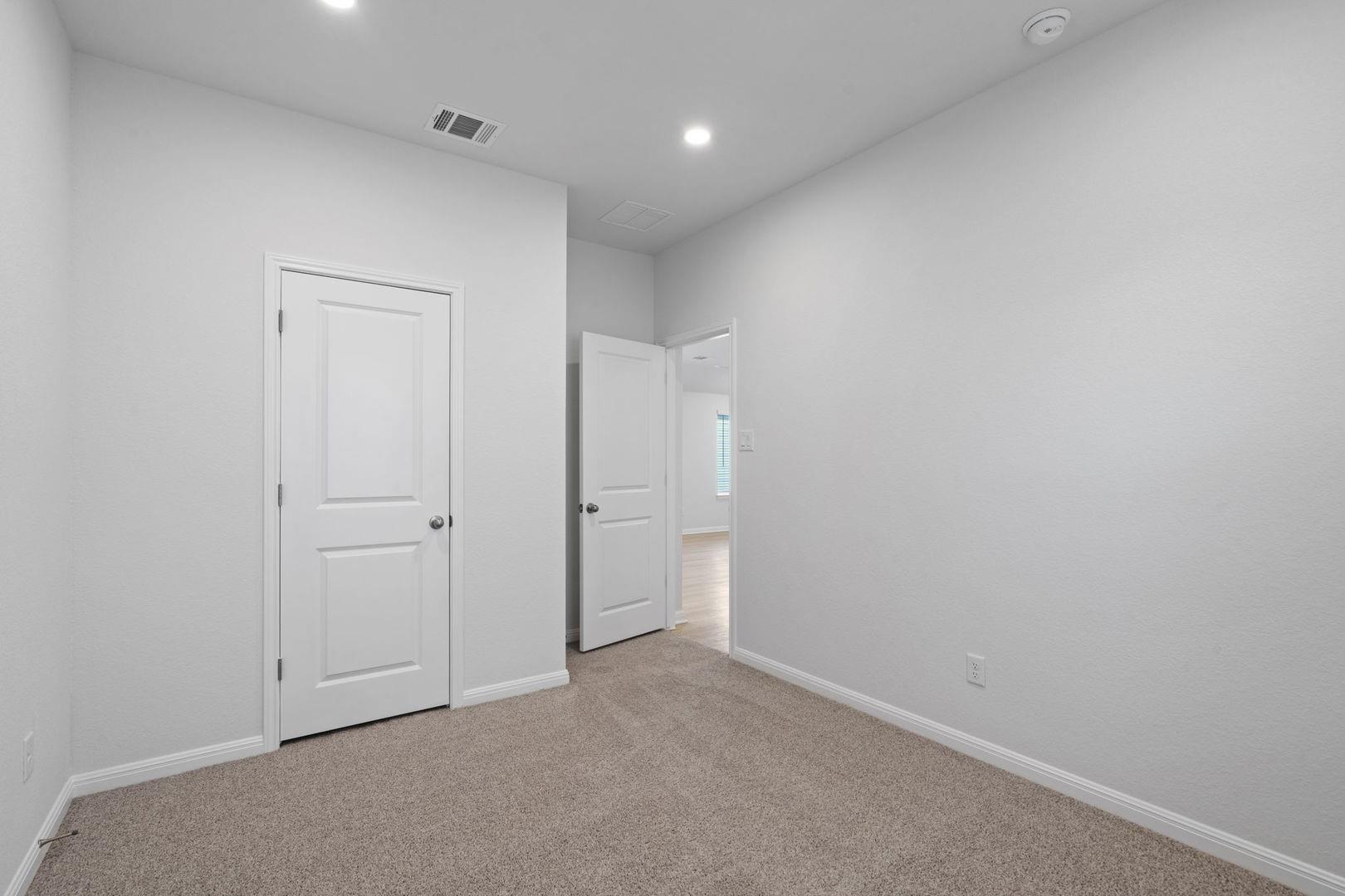 141 Hatari Trl, Jarrell, TX 76537