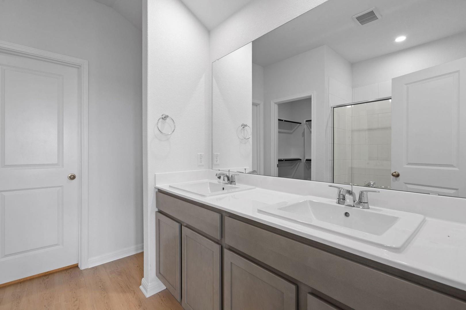 141 Hatari Trl, Jarrell, TX 76537