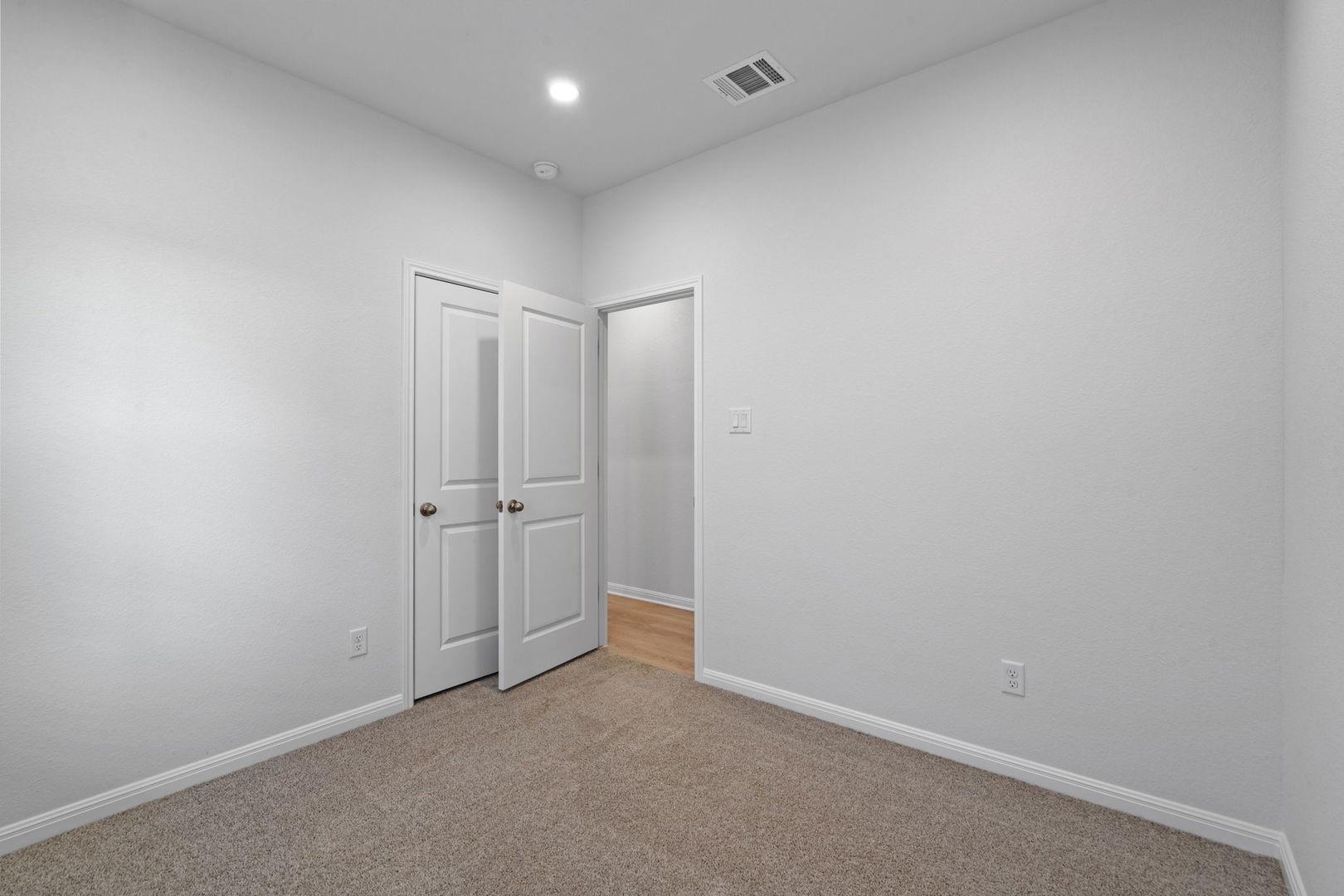 141 Hatari Trl, Jarrell, TX 76537