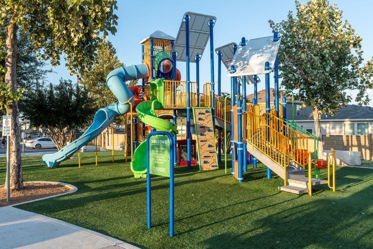 141 Hatari Trl, Jarrell, TX 76537