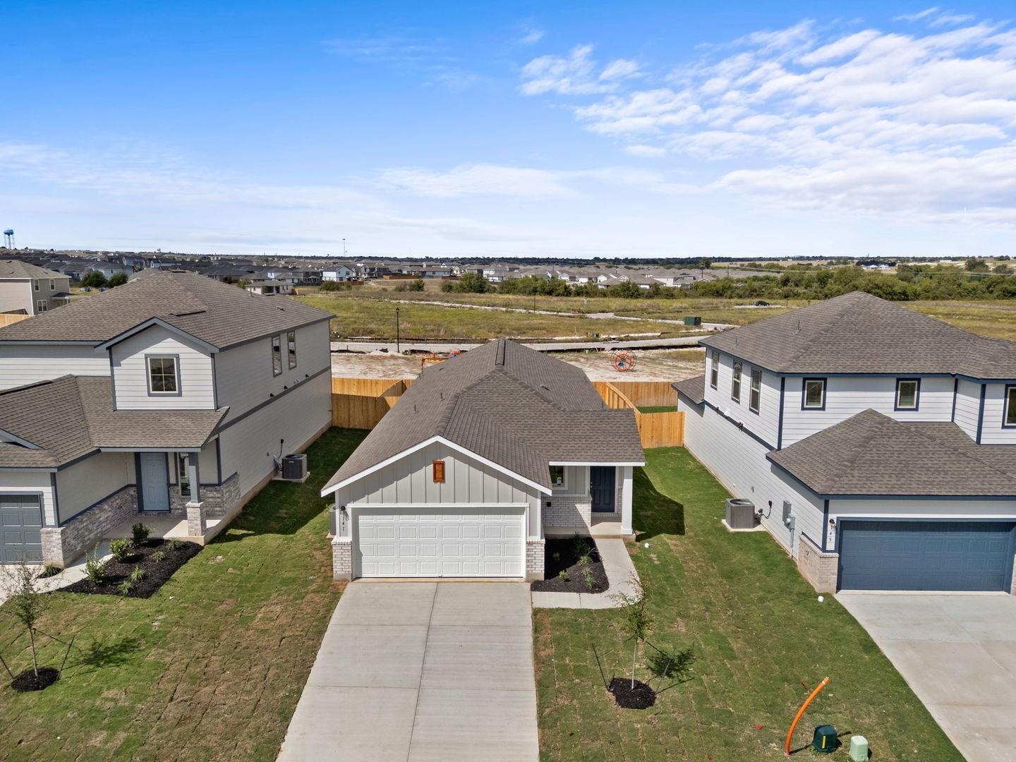 141 Hatari Trl, Jarrell, TX 76537
