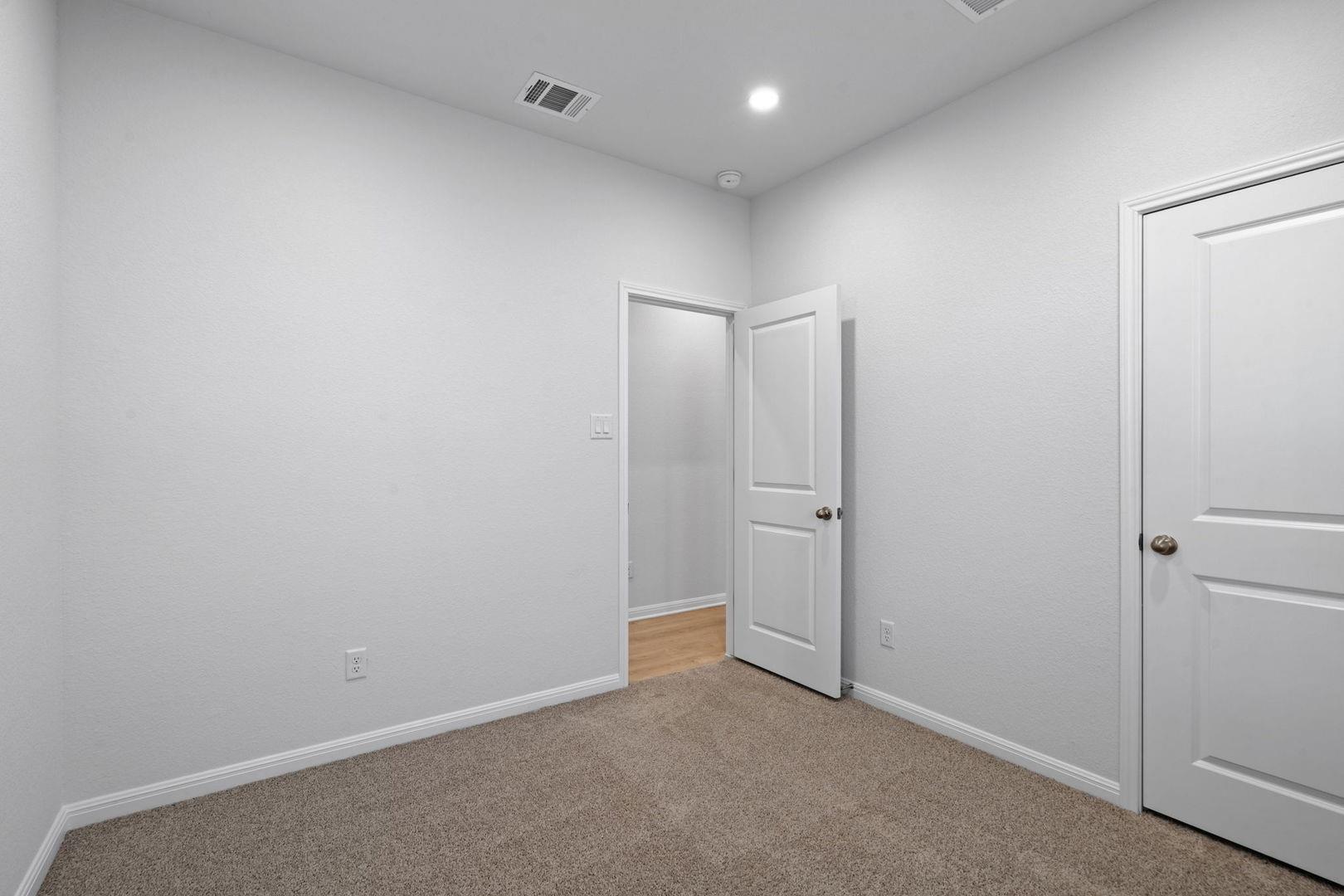 141 Hatari Trl, Jarrell, TX 76537